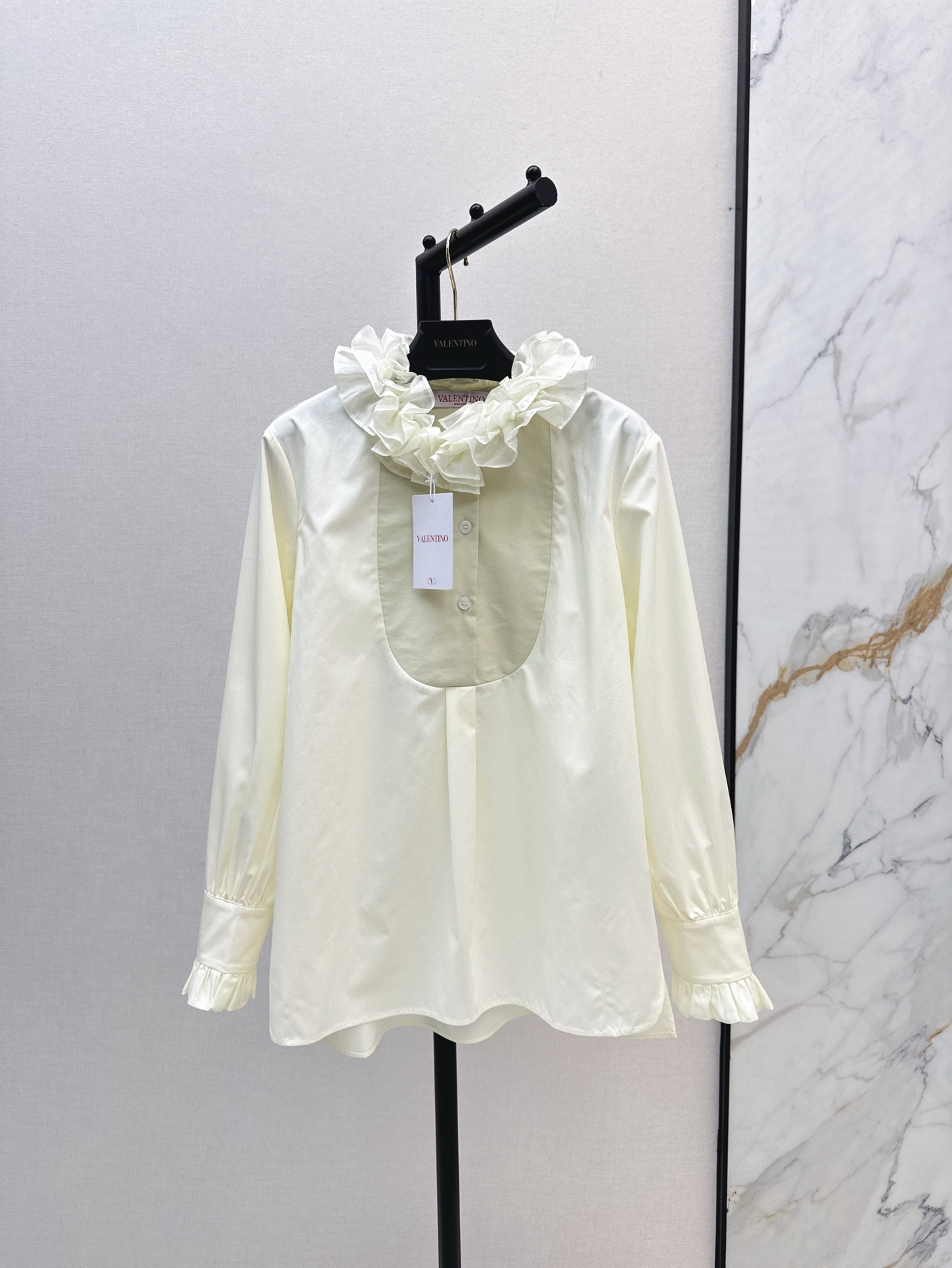 NO:314669,VLTN 25Ss————The latest style of early spring style ruffled patchwork shirt lace palace-style collar design, the upper body is beautiful~ Elegant and intellectual commuting, a must-have item for white and rich beauty. SML, Shirts, alexander wang19860909VLTN 25Ss———早春最新款气质荷叶边拼布衬衫花边宫廷式领襟设计 上身美爆～ 优雅知性通勤百搭 白富美必备单品 一色现货发售sml,,shirts,alexander wang,Women's clothing