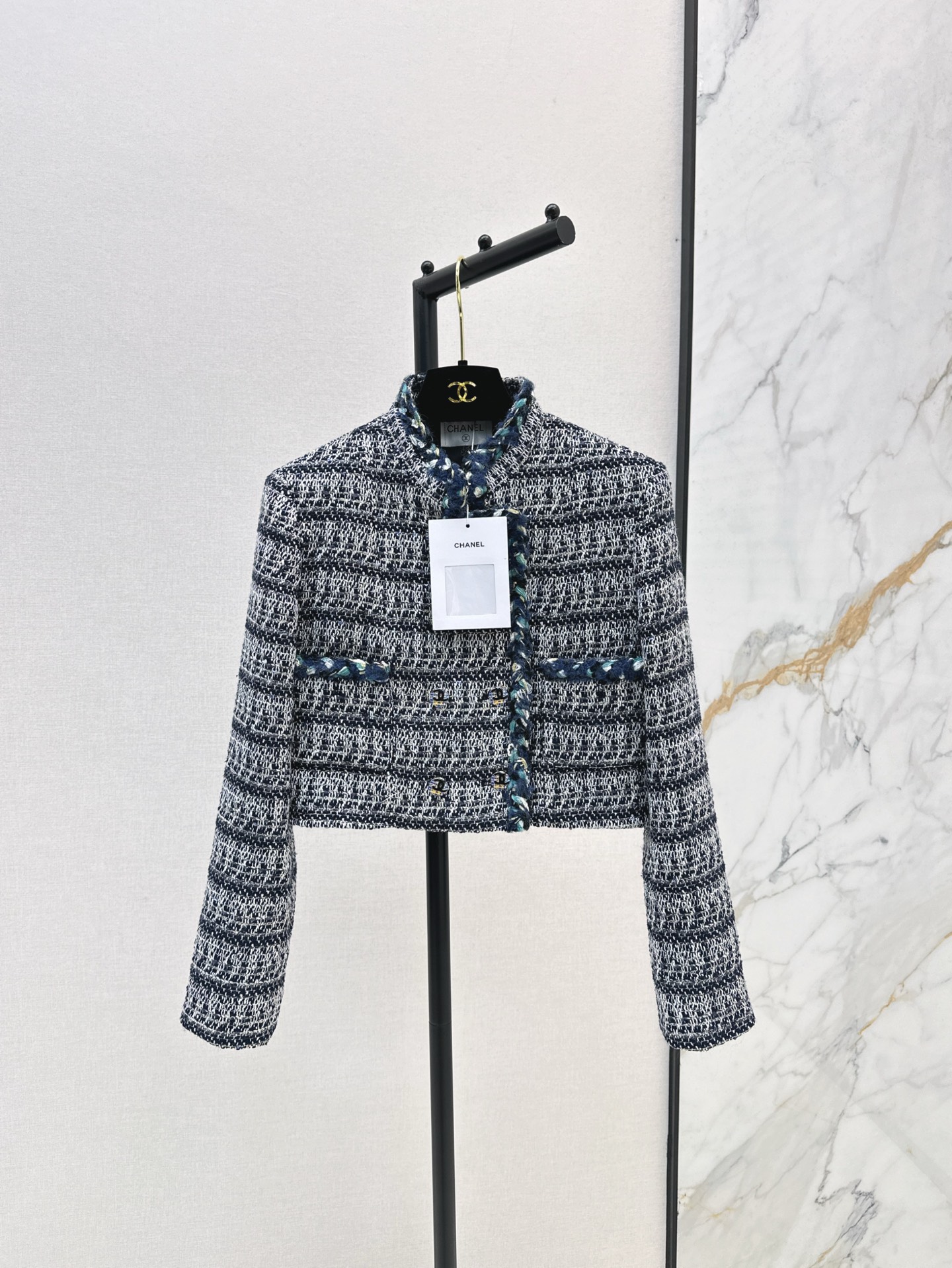 NO:314638,Exclusive first release C home 25Ss————The latest exquisite contrasting lace stand collar small short braided jacket with a fairy-like color. The retro style is very elegant and generous~ The waist-length style makes the body proportion better!  You can control the daily routine of the party venue. SML is available in stock, chanel, jackets & coats, alexander wang19860909独家首发 C家 25Ss————早春最新款精致撞色花边立领小短款编织外套自带仙女感的色系 复古风格非常优雅大方～齐腰版型更好的修饰身材比例！聚会场合日常都可驾驭 一色现货发售sml,,chanel,jackets & coats,alexander wang,Women's clothing