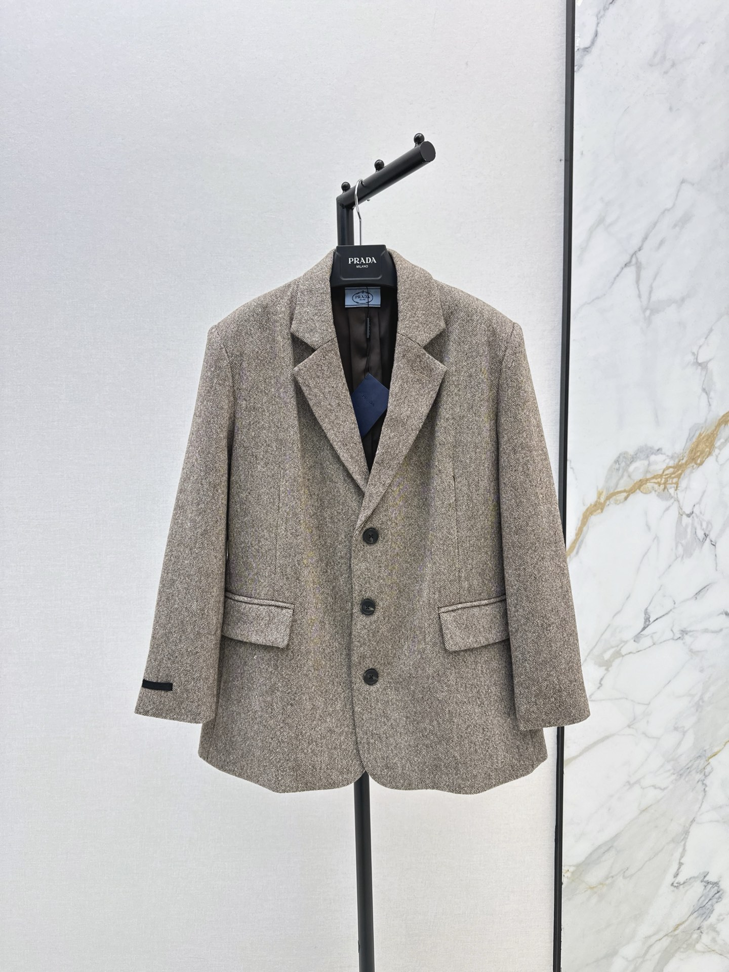 NO:314630,High-end old-fashioned style outfit PD 25Ss————The latest retro silhouette suit jacket in early spring is very expensive but not handsome and fashionable. Retro plaid fabric is simple and high-end!  Three-dimensional tailoring upper body is capable, elegant and handsome. SML is available in stock, Jackets & coats, alexander wang19860909高级老钱风穿搭 PD 25Ss————早春最新款复古廓形西服外套贵气十足又不是帅气时髦感 复古格纹面料 简洁高级！立体剪裁上身干练优雅又帅气 一色现货发售sml,,jackets & coats,alexander wang,Women's clothing