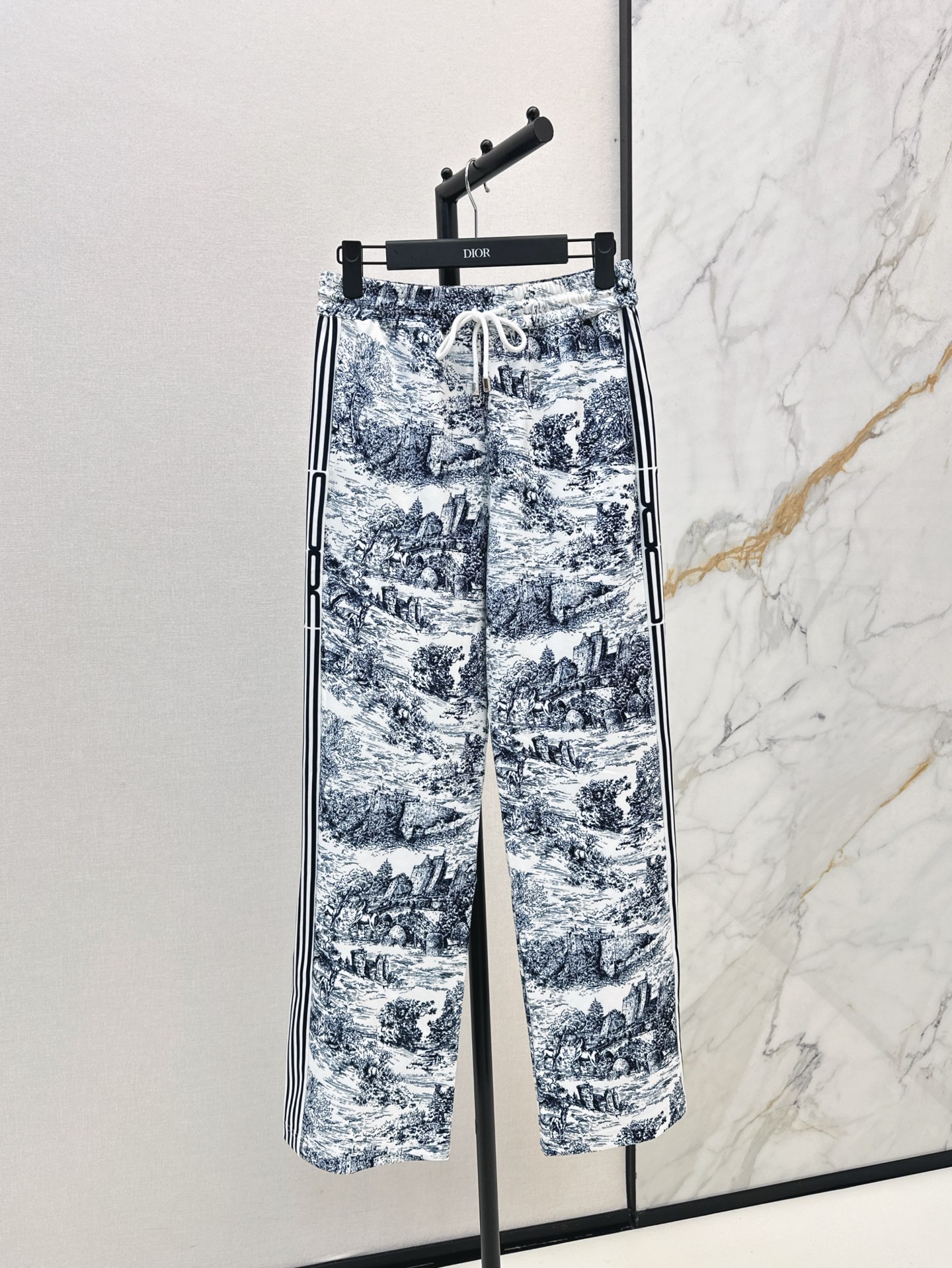 NO:315329,CD 25Ss—————The latest jungle pattern straight trousers in early spring Monograw is super good-looking jacquard, elastic waist, comfortable and inclusive, not picky about the body and raise the body proportions, temperament goddess, super slim and easy to control, fabric draped and textured, breathable and comfortable, one-color sml,,alexander wang19860909CD 25Ss————早春最新款丛林图案直筒长裤 Monograw 满身提花超好看 弹力腰 舒适包容 不挑身形拉高身材比例 气质女神 上身超级显瘦轻松驾驭 面料垂坠有质感 透气舒适 一色现货发售sml,,alexander wang,Women's clothing