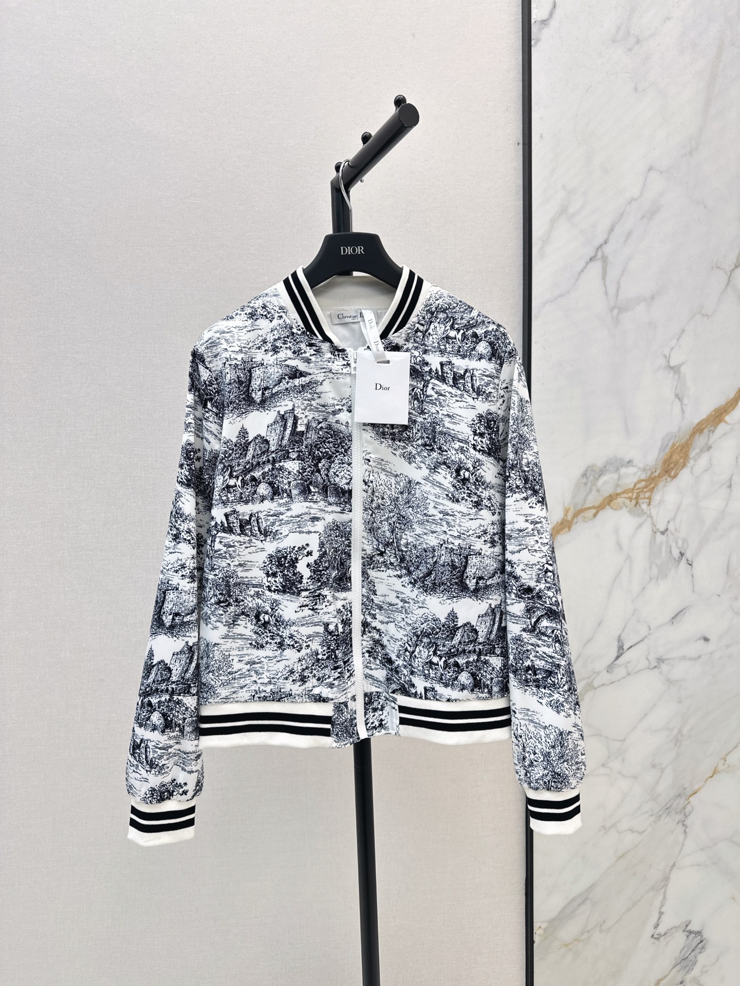 NO:315332,CD 25Ss————The latest series of the latest showcases in early spring, jungle printed jackets are easy to match and concave. Custom imported density Monograw. The material is thick and has a twill texture. Every small detail is very important. The right sense of high-end and three-dimensional tailoring makes the upper body of the ready-to-wear more exquisite and fashionable. The real thing is so great!  Detailed workmanship is carefully viewed. SML is available in stock, Jackets & coats, alexander wang19860909CD 25Ss————早春最新款橱窗最新系列丛林印花外套好搭配可凹造型 定制进口密度Monograw 材质厚实有斜纹肌理感 每个小细节都非常注重 恰到好处的高级感 立体剪裁 让成衣上身更为精致洋气 实物太赞啦！做工精细看细节 一色现货发售sml,,jackets & coats,alexander wang,Women's clothing