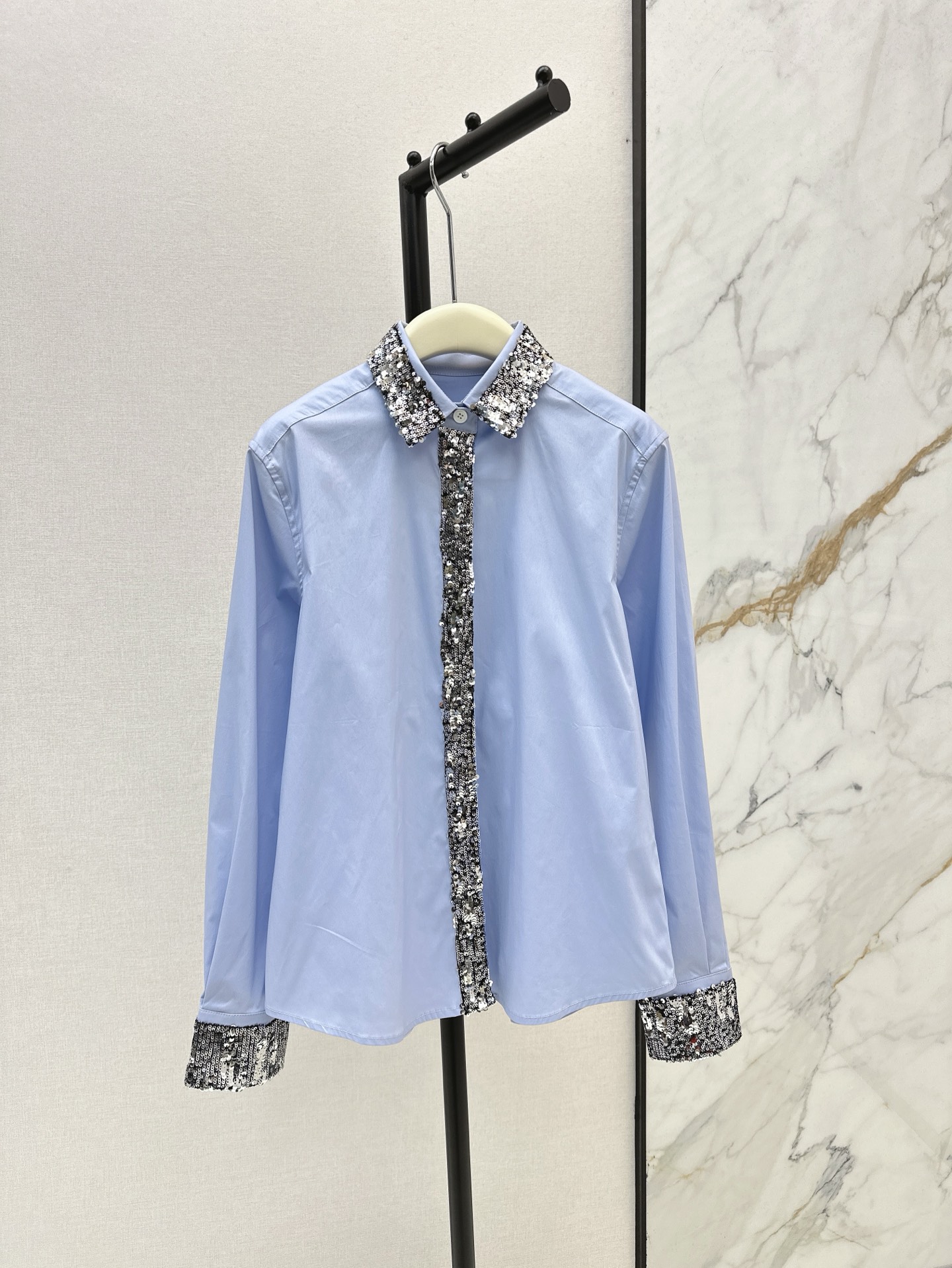 NO:315942,DG 25Ss—————The latest custom sequin splicing leader decorative high-end shirt must be put into a stacking artifact to be used as a cardigan. The low-key and luxurious design is excellent. The three-dimensional tailoring classic style is versatile and not picky. Elegant and handsome. The shirt fabric is quite broad and the texture is excellent. Four colors are available for sale in stock. SML, Shirts, alexander wang19860909DG 25Ss————早春最新款定制亮片拼接领袖装饰高级感衬衫必入叠搭神器可当小开衫 低调奢华设计感超赞 立体剪裁经典版型百搭不挑人 优雅帅气 衬衫面料料挺阔质感超赞 四色现货发售sml,,shirts,alexander wang,Women's clothing