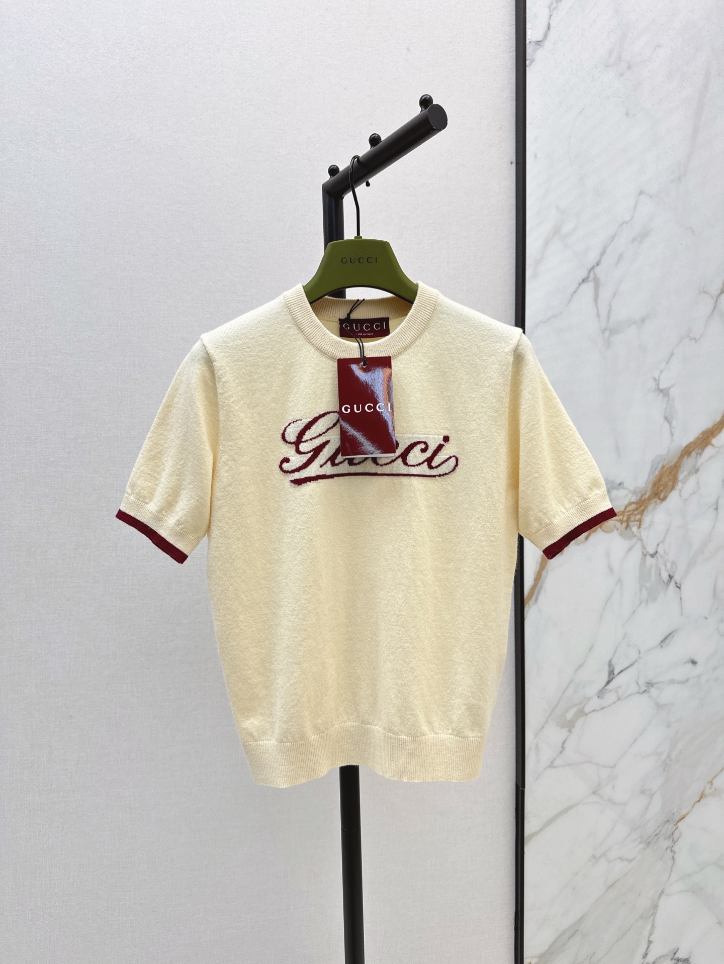 NO:317004,Gu 25Ss———The latest knitted wool short-sleeved sweater in spring and summer has a delicate and soft texture, a classic age-reducing item!  Three-dimensional logo letter design is fashionable and handsome, the style is not picky, the upper body looks huge and slim, the perfect item that is a must-have for white and rich beauty. Two-color spot sml, T-shirt, alexander wang19860909Gu 25Ss————春夏最新款针织羊毛短袖针织衫质感细腻软糯 经典减龄单品！立体Logo字母设计时髦又帅气 版型不挑人上身巨显瘦 白富美必收的完美单品 两色现货发售sml,,T-shirt,alexander wang,Women's clothing