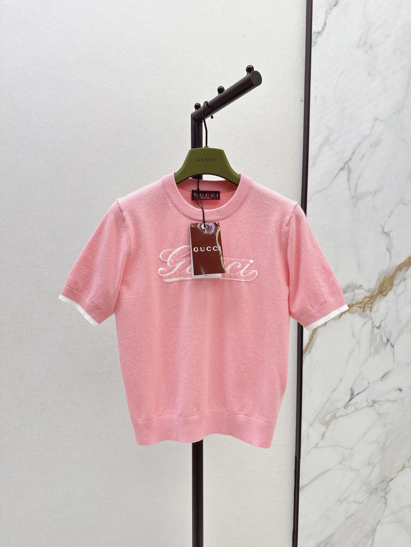 NO:317007,Gu 25Ss———The latest knitted wool short-sleeved sweater in spring and summer has a delicate and soft texture, a classic age-reducing item!  Three-dimensional logo letter design is fashionable and handsome, the style is not picky, the upper body looks huge and slim, the perfect item that is a must-have for white and rich beauty. Two-color spot sale sm, T-shirt, alexander wang19860909Gu 25Ss————春夏最新款针织羊毛短袖针织衫质感细腻软糯 经典减龄单品！立体Logo字母设计时髦又帅气 版型不挑人上身巨显瘦 白富美必收的完美单品 两色现货发售sm,,T-shirt,alexander wang,Women's clothing