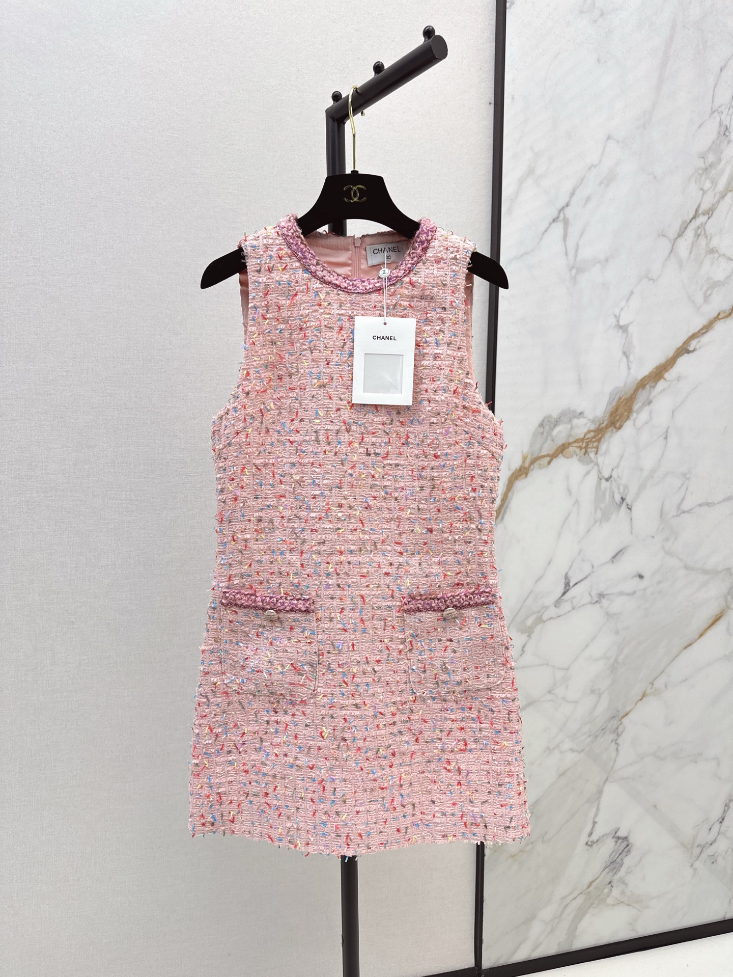 NO:317006,P coat 330 dress age-reducing temperament powder C home 25Ss———The latest age-reducing knitted two-piece set of round neck classic braided jacket   sleeveless dress Pink color is particularly beautiful!  The most classic style, first-class inclusiveness, can be worn with blogger style at will~~Fabric Heavy-industrial~Retro and high-end, and more customized buttons~Top white and rich beauty's visual sense. One-color split development. SML, Chanel, skirts, jackets & coats, alexander wang19860909p外套330连衣裙减龄气质粉 C家 25Ss———早春最新款减龄编织两件套圆领经典编织外套 无袖连衣裙 粉色系特别好看！最经典的版型 包容性一流 随意搭配都能穿出博主风～～面料重工～复古高级 更有定制版扣子～顶级白富美的即视感 一色分开发 现货发售sml,,chanel,skirts,jackets & coats,alexander wang,Women's clothing