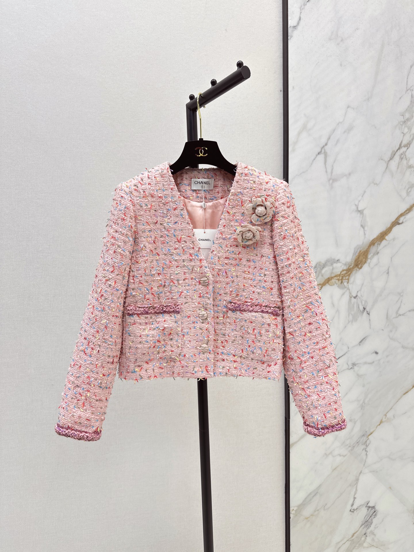 NO:317009,P coat 330 dress age-reducing temperament powder C home 25Ss———The latest age-reducing knitted two-piece set of round neck classic braided jacket   sleeveless dress Pink color is particularly beautiful!  The most classic style, first-class inclusiveness, can be worn with blogger style at will~~Fabric Heavy-industrial~Retro and high-end, and more customized buttons~Top white and rich beauty's visual sense. One-color split development. SML, Chanel, skirts, jackets & coats, alexander wang19860909p外套330连衣裙减龄气质粉 C家 25Ss———早春最新款减龄编织两件套圆领经典编织外套 无袖连衣裙 粉色系特别好看！最经典的版型 包容性一流 随意搭配都能穿出博主风～～面料重工～复古高级 更有定制版扣子～顶级白富美的即视感 一色分开发 现货发售sml,,chanel,skirts,jackets & coats,alexander wang,Women's clothing