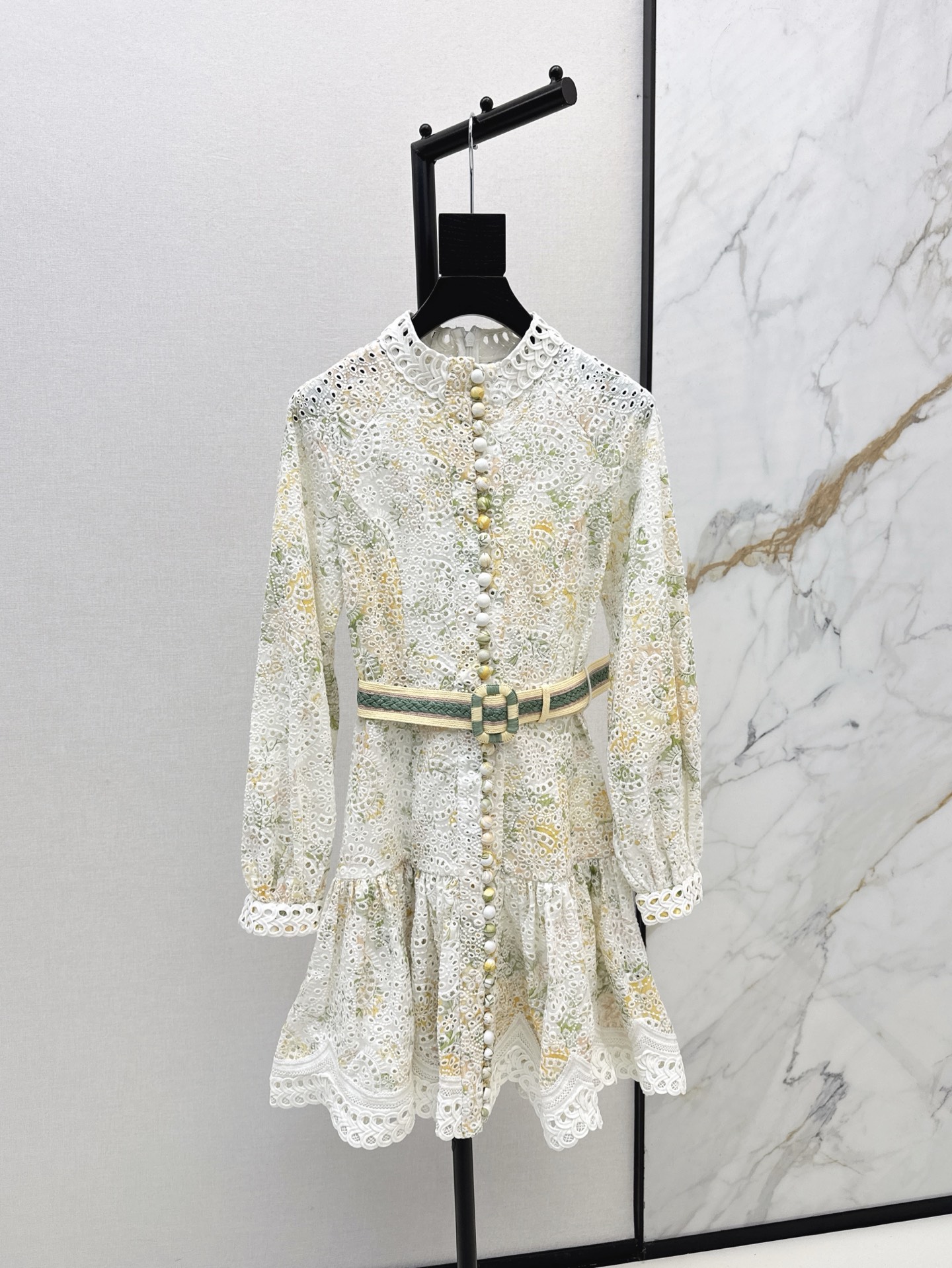 NO:306915,Exclusive first release Zimmen-M 25Ss———The latest spring and summer water-soluble flower heavy dress with elegant and fresh vacation style Elegant floral pattern print Three-dimensional waist-hugging style Romantic and elegant white and rich beauty essentials Imported heavy water-soluble flower fabric Two-color spot sale smlxl, skirts, alexander wang19860909独家首发 Zimmen-M 25Ss———春夏最新款水溶花重磅连衣裙淡雅清新的度假风气息 优雅花卉图案印花 立体收腰版型 浪漫优雅的白富美必备单品 进口重磅水溶花面料 两色现货发售smlxl,,skirts,alexander wang,Women's clothing