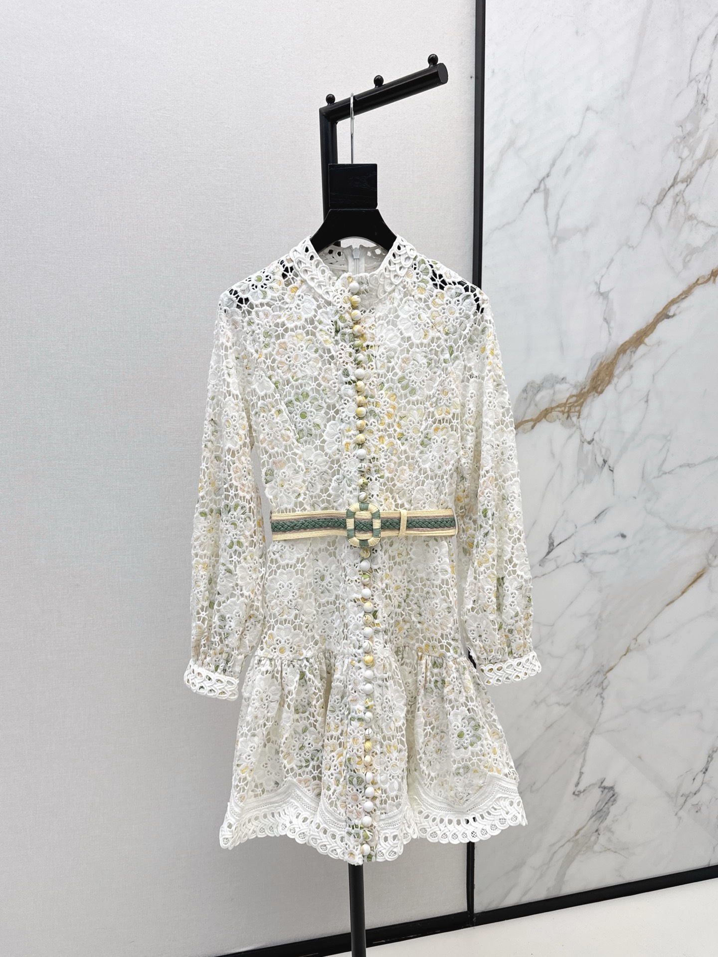 NO:306917,Exclusive first release Zimmen-M 25Ss———The latest spring and summer water-soluble flower heavy dress with elegant and fresh vacation style Elegant floral pattern print Three-dimensional waist-hugging style Romantic and elegant white and rich beauty essentials Imported heavy water-soluble flower fabric Two colors for sale in stock smlxl 9,,skirts,alexander wang19860909独家首发 Zimmen-M 25Ss———春夏最新款水溶花重磅连衣裙淡雅清新的度假风气息 优雅花卉图案印花 立体收腰版型 浪漫优雅的白富美必备单品 进口重磅水溶花面料 两色现货发售smlxl 9,,skirts,alexander wang,Women's clothing