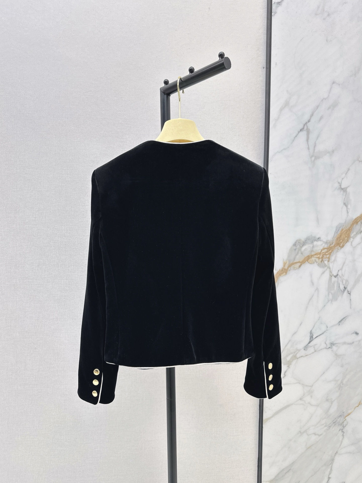 复古气质 Miu 25Ss————早春最新款logo字母装饰圆领丝绒外套 🖤精致感满满 非常实穿又能穿出