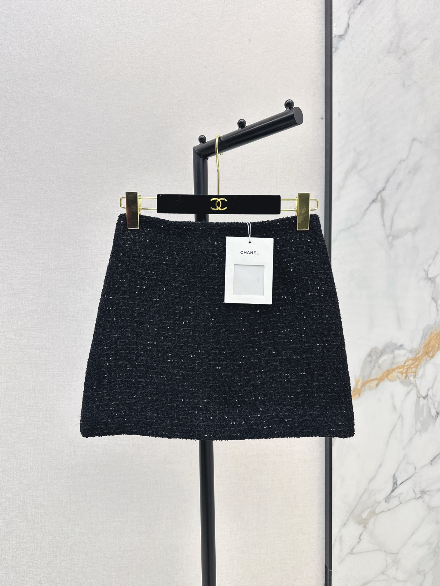 NO:306914,CBU Qianjin Series C Family 25Ss———The latest expensive and versatile series of sleeveless braided vests   four-pocket decorative double-breasted jacket   Mini skirt Customized sequin knitted fabric full of high-end feel, never tired of watching, three-dimensional silhouette tailoring creates a waist-lifting outline, sweet or salty, fashionable and versatile, commuting and dates are very good, one-color spot on sale, chanel, skirts, jackets & coats, alexander wang19860909财阀千金系列 C家 25Ss———春夏最新款贵气百搭一系列无袖编织马甲 四口袋装饰双排扣外套 Mini半裙 定制亮片编织面料 高级感满满 百看不厌 立体廓形剪裁营造收腰轮廓 可甜可盐 时髦百搭 通勤约会都很不错 一色现货发售,,chanel,skirts,jackets & coats,alexander wang,Women's clothing