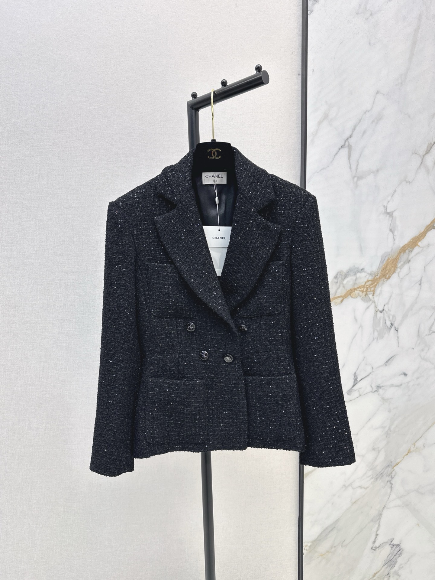 NO:306916,CBUK CHILDREN Series C Family 25Ss———The latest expensive and versatile series of sleeveless braided vests   four-pocket decorative double-breasted jacket   Mini skirt Customized sequin knitted fabric full of high-end feel, never tired of watching, three-dimensional silhouette tailoring creates a waist-lifting outline, sweet or salty, fashionable and versatile, commuting and dates are very good, one-color spot on sale, sml, chanel, skirts, jackets & coats, alexander wang19860909财阀千金系列 C家 25Ss———春夏最新款贵气百搭一系列无袖编织马甲 四口袋装饰双排扣外套 Mini半裙 定制亮片编织面料 高级感满满 百看不厌 立体廓形剪裁营造收腰轮廓 可甜可盐 时髦百搭 通勤约会都很不错 一色现货发售sml,,chanel,skirts,jackets & coats,alexander wang,Women's clothing