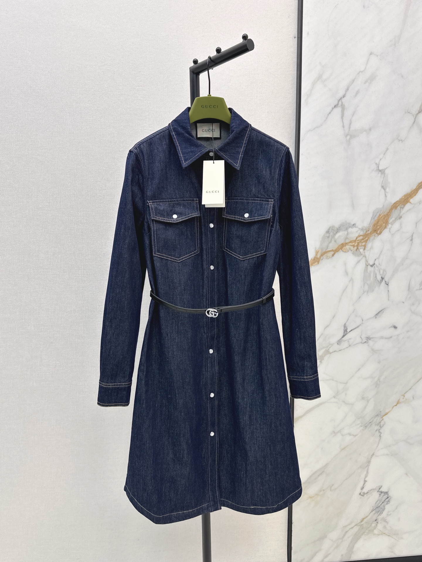NO:307457,Gu 25Ss—————The latest handsome raw pulp denim dress in early spring, super fashionable new denim suit series, personality tone, cool and cool, delicate texture, hard fabric, super beautiful, one color is available for sale in stock,, skirts, alexander wang19860909Gu 25Ss————早春最新款帅气原浆色牛仔连衣裙超时髦新款丹宁牛仔套装系列 个性色调上身又酷又飒爽 纹理细腻 面料硬挺 超级漂亮 一色现货发售sml,,skirts,alexander wang,Women's clothing
