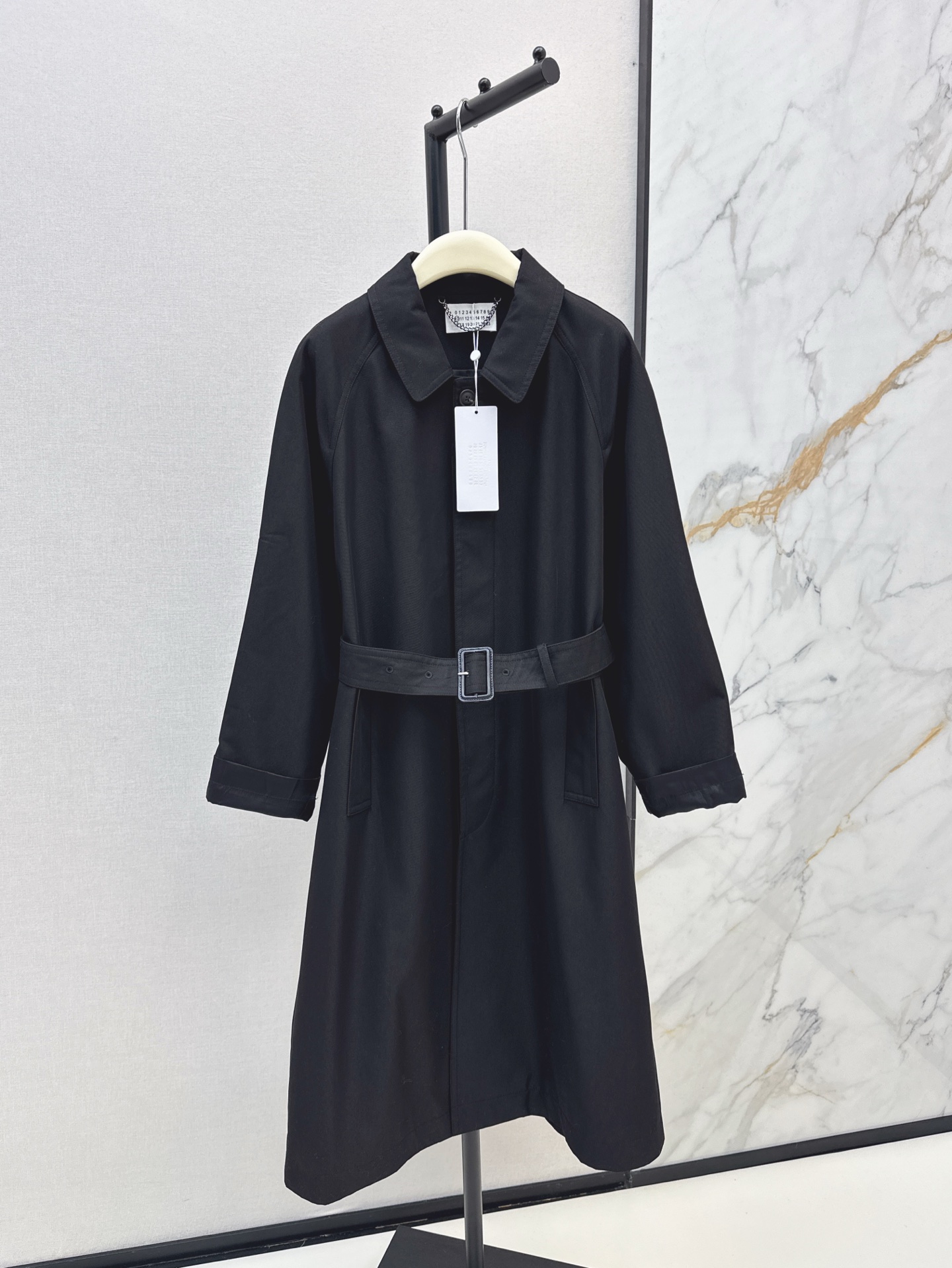 NO:309053,The season for wearing windbreaker is here Mm~6 25Ss————The latest long windbreaker jacket in spring and summer. Very recommended. A style that can be controlled by both tall, short, fat and thin. The upper body is very effective. Good. A design that combines elegance and heroic style. Custom windbreaker fabric. Sleeve splicing. One-color spot-on sml,, jackets & coats, alexander wang19860909穿风衣的季节来了 Mm～6 25Ss————春夏最新款长款风衣外套 很推荐 高矮胖瘦都能驾驭的版型 上身效果很好 好 优雅和英气相融合的一款设计 定制风衣面料 袖子拼接做法 一色现货发售sml,,jackets & coats,alexander wang,Women's clothing