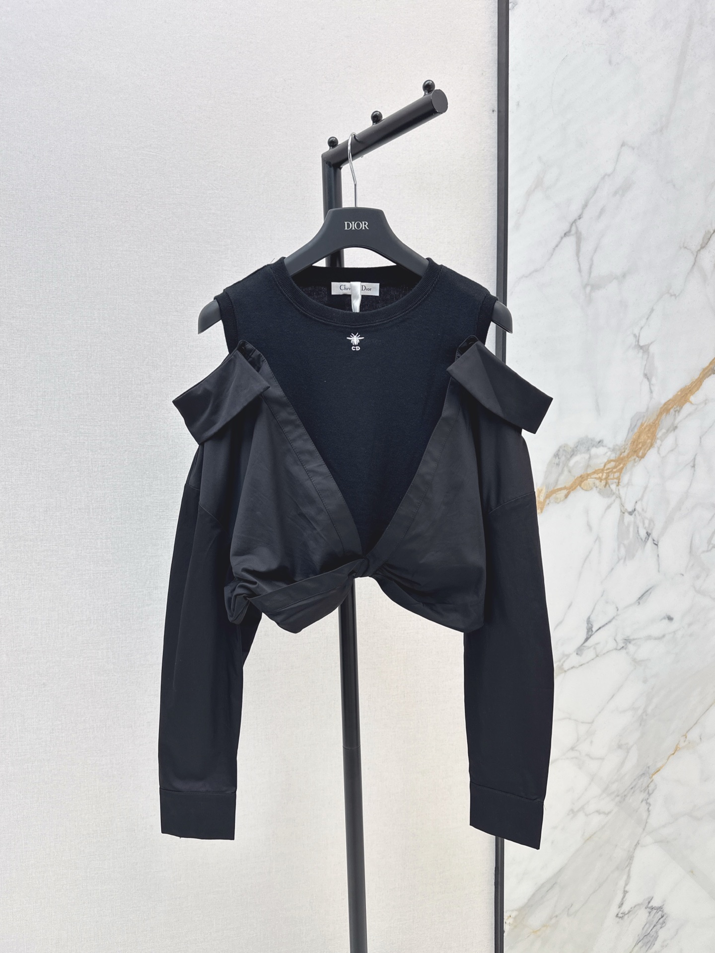 NO:309039,CD 25Ss——————The latest model of early spring new fake two-piece shirts, fake two-piece splicing technology, the shape is well controlled, the upper body realizes a relaxed and casual fashionable style, which is zero burden on any occasion. Wearing artifact. Two-color spot sale sml, shirts, alexander wang19860909CD 25Ss————早春最新款新款假两件衬衫 假两件拼接工艺 廓形拿捏的相当到位 上身实现轻松又随性的时髦型格 任何场合都零负担的 穿搭神器 两色现货发售sml,,shirts,alexander wang,Women's clothing