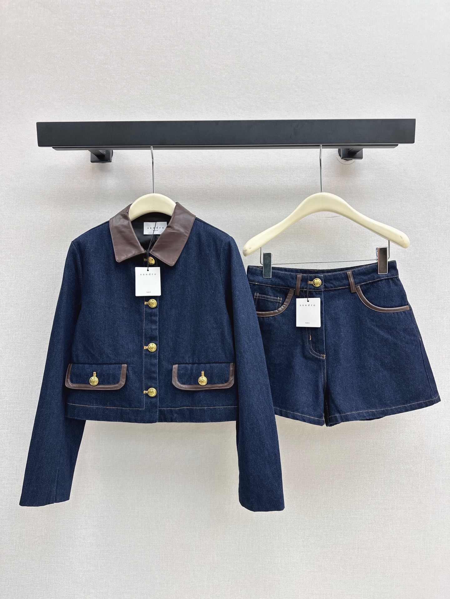 NO:309025,San~ 25Ss———————The latest style of native blue denim jacket in early spring, p-edged splicing method, H-style short cut, tall and slim, temperament, celebrity style, sweet and salty, custom hardware buckle embellishment, enzyme washing process, white and rich beauty must-have items, one-size-spot sml,, jackets & coats, jackets & coats, alexander wang19860909San～ 25Ss————早春最新款原生蓝牛仔夹克外套pu包边拼接做法 H版型短款剪裁上身高挑显瘦 气质名媛风可甜可盐 定制五金扣缀饰 酵素洗水工艺 白富美必入单品 一色现货发售sml,,jackets & coats,jackets & coats,alexander wang,Women's clothing