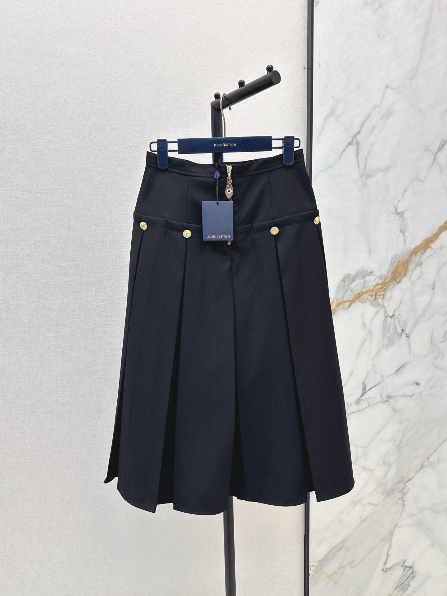 NO:309595,Elegant womanly temperament L family 25Ss————The latest spring and summer logo metal buckle decoration high-waisted pleated skirt, slimming and big pleated A-shaped pleated design, unlocking the visual sense of leg essence, slimming flesh and slimming, killing two birds with one stone, full of femininity, one-size-fits-all-size-fits-all-size-fits-all-size-fits-all-size-fits-all-size-fits-all-size-fits-all-size-size-size-size-size-size-size-size-size-size-size-size-size-size-size-size-size-size-size-size-size-size-size-size-size-size-size-size-size-size-size-size-size-size-s19860909优雅女人气质 L家 25Ss————春夏最新款logo金属扣装饰高腰百褶半裙 显瘦大摆A字百褶设计 解锁腿精的视觉感 遮肉显瘦一举两得 女人味满分 一色现货发售sm,,louis vuitton,skirts,alexander wang,Women's clothing