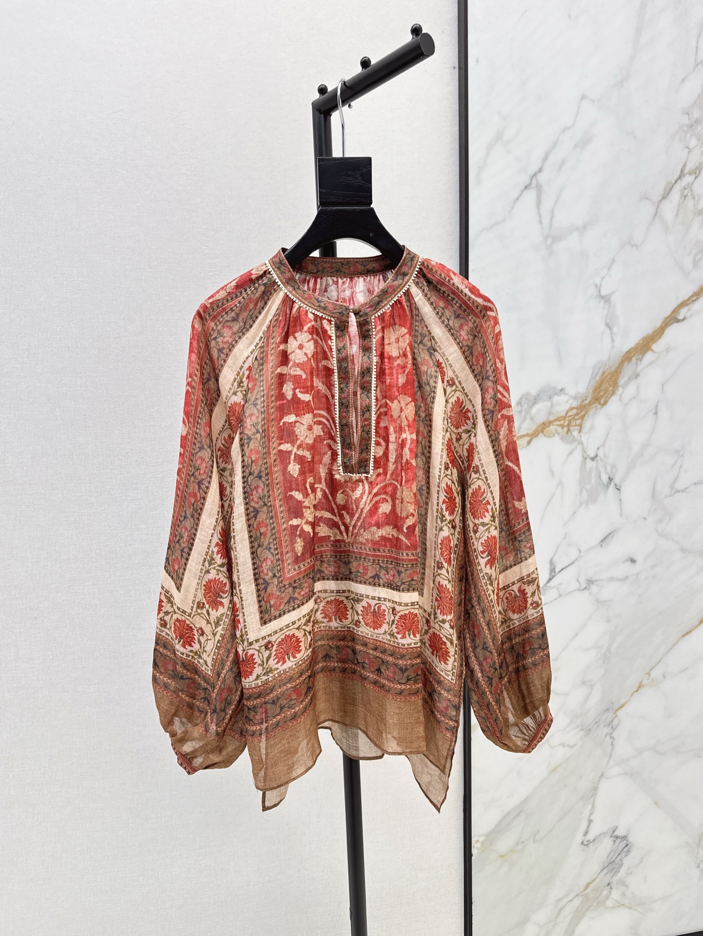 NO:309582,Fashionable niche design 25Ss————The latest retro holiday style ramie long-sleeved top in spring and summer 100% ramie fabric, light and comfortable, breathable 100% unique printing pattern, exquisite lace making, two colors for sale in stock, alexander wang19860909时髦小众设计 25Ss————春夏最新款复古度假风苎麻长袖上衣百分百苎麻面料 轻薄舒适 透气性百分百 极具特色的印花图案 拼接蕾丝做法精致加分 两色现货发售sml,,alexander wang,Women's clothing