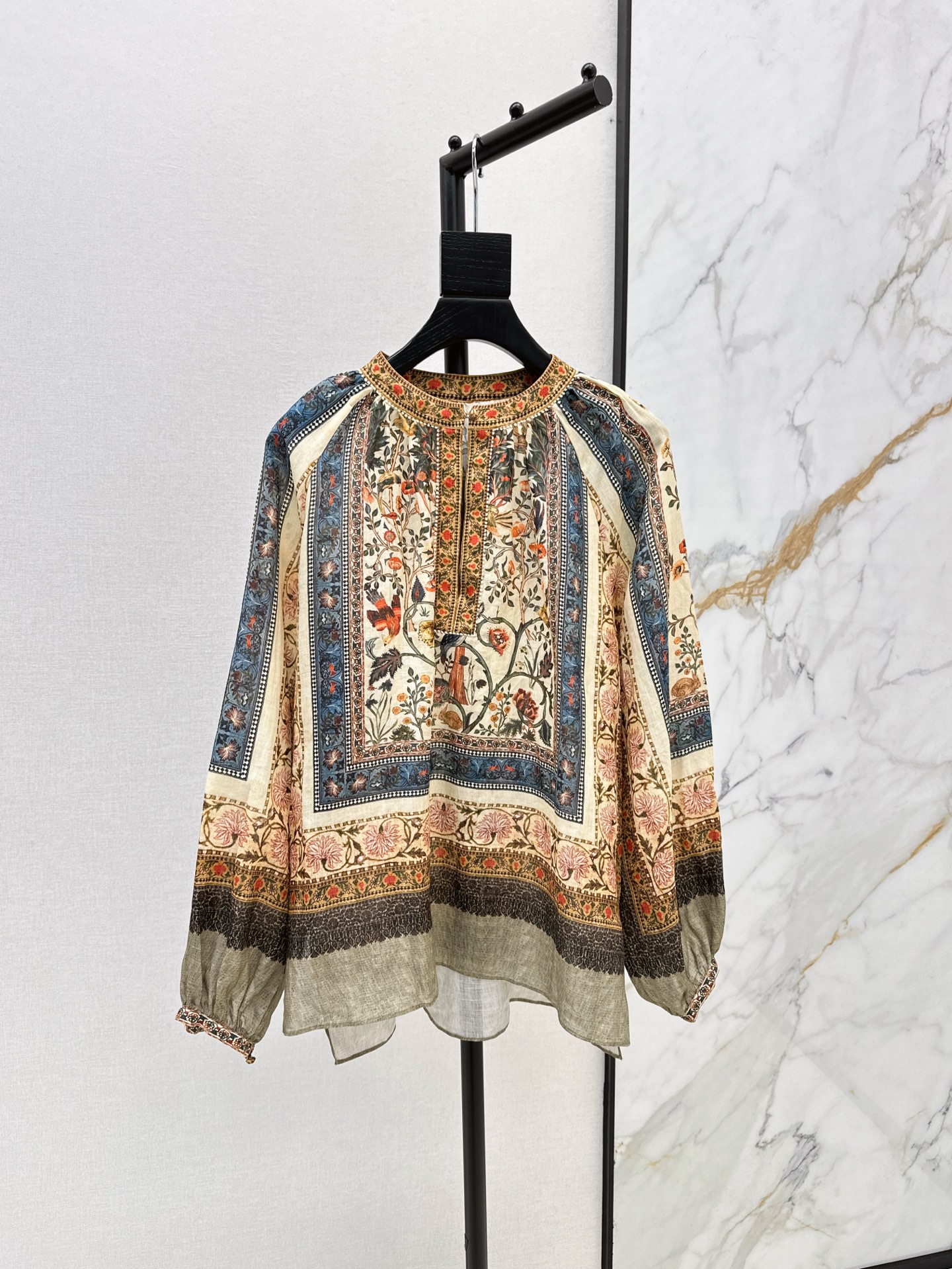 NO:309584,Fashionable niche design 25Ss————The latest retro holiday style ramie long-sleeved top in spring and summer 100% ramie fabric, light and comfortable, breathable 100% unique printing pattern, exquisite lace making, two colors for sale in stock sm, alexander wang19860909时髦小众设计 25Ss————春夏最新款复古度假风苎麻长袖上衣百分百苎麻面料 轻薄舒适 透气性百分百 极具特色的印花图案 拼接蕾丝做法精致加分 两色现货发售sm,,alexander wang,Women's clothing