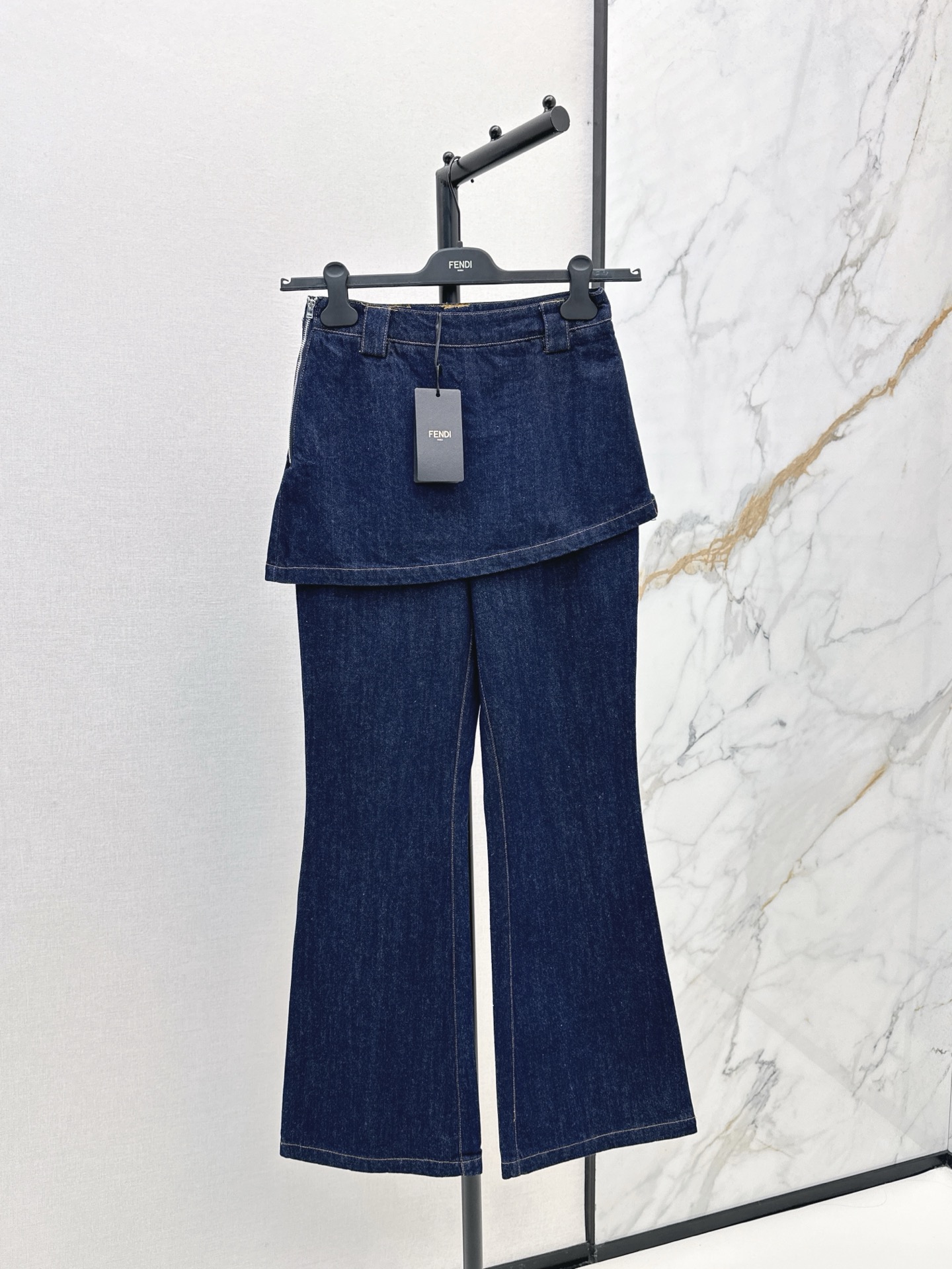 NO:310574,Jacket Long First Launch FD 25Ss—————The latest fashionable suit in early spring logo jacquard jacket jacket   fake two-piece method denim skirt pants This set is so recommended. Full of fashionable feeling. Cleverly split body proportions and easily make high. The whole atmosphere of the upper body is suddenly full. You can feel fashionable without careful matching. One-color split development. SMS, skirts, jackets & coats, jackets & coats, alexander wang19860909外套 长首发 FD 25Ss————早春最新款时髦感套装logo提花夹克外套 假两件做法牛仔裙裤 这套太推荐了 时髦感满满 巧妙分割身材比例 轻松显高 上身一整个氛围感一下子拉满 无需精心搭配就可以时髦感满满 一色分开发 现货发售sm,,skirts,jackets & coats,jackets & coats,alexander wang,Women's clothing