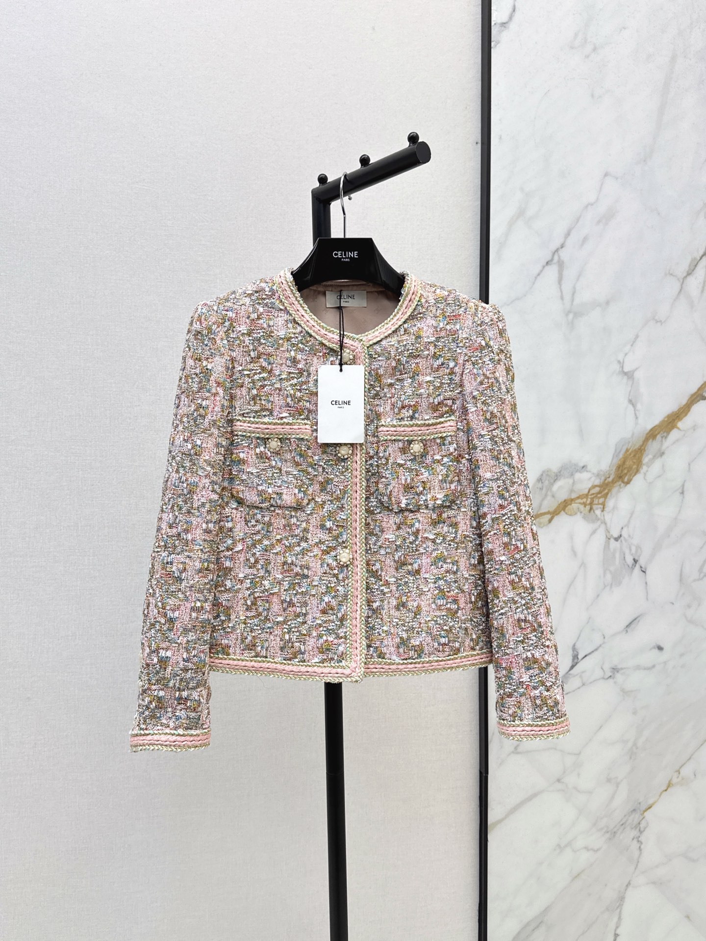 NO:311113,Ce 25Ss————The latest style of the short-spring style of the small jacket with a edging design in early spring. It looks so beautiful and looks very white. It is the kind of jacket that will reveal elegance and temperament. Rhinestone buttons and two-color woven edging design are full of details. The whole style is very well tailored very high-end. SML 9,,jackets & coats,alexander wang19860909名媛气质风 Ce 25Ss————早春最新款镶边设计小外套 太好看了 非常显白 是那种会透露出优雅和气质的外套 水钻扣子和双色编织镶边设计 细节感满满 整个版型剪裁很正 非常高级 一色现货发售sml 9,,jackets & coats,alexander wang,Women's clothing