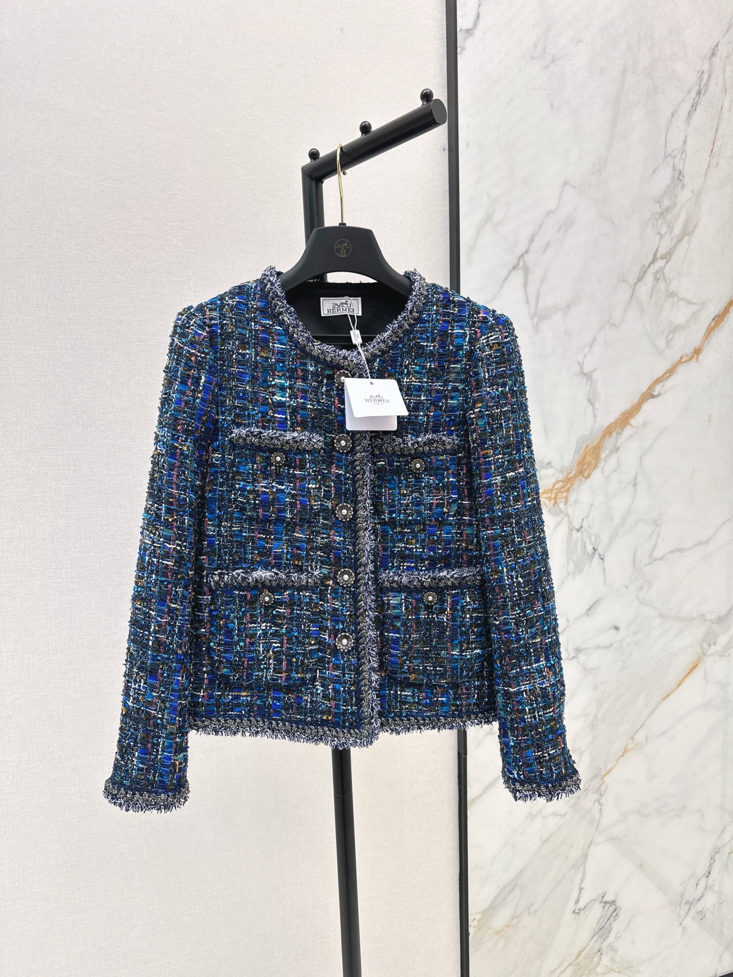 NO:311111,Exclusive first release Her 25Ss——————The latest style of early spring edging design small jacket. It looks so good and looks very white. It is the kind of jacket that will reveal elegance and temperament. Rhinestone buttons and two-color woven edging design are full of details. The whole style is very well tailored very high-end. SML is available in stock, Jackets & coats, alexander wang19860909独家首发 Her 25Ss————早春最新款镶边设计小外套 太好看了 非常显白 是那种会透露出优雅和气质的外套 水钻扣子和双色编织镶边设计 细节感满满 整个版型剪裁很正 非常高级 一色现货发售sml,,jackets & coats,alexander wang,Women's clothing