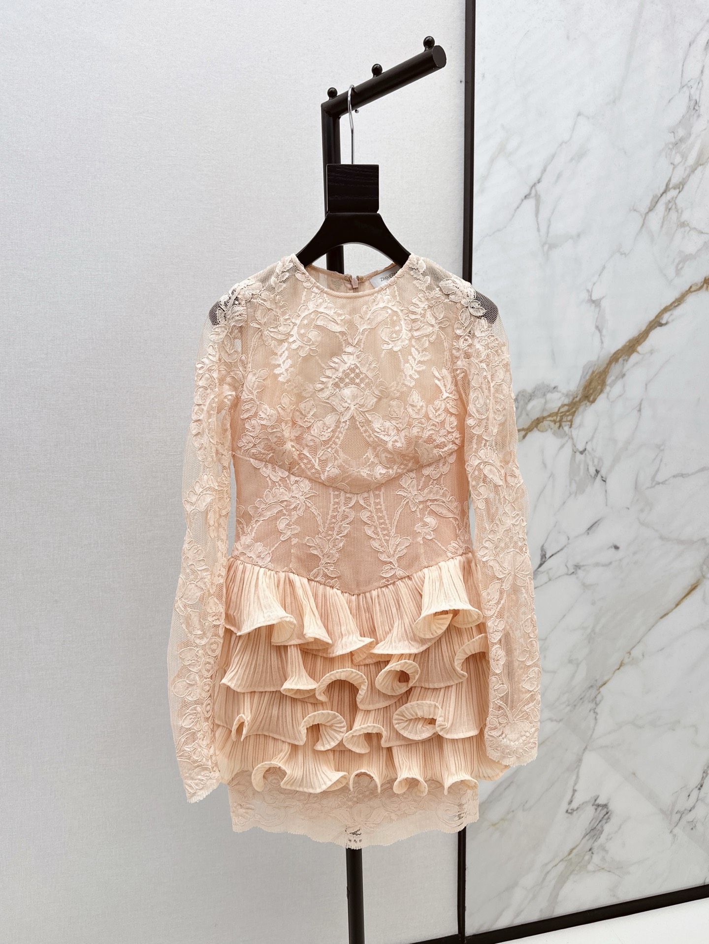 NO:311645,Exclusive first release Zimmen-M 25Ss———The latest spring and summer heavy craftsmanship layered skirt dress with elegant and fresh vacation style Three-dimensional waist-hugging style Romantic and elegant white and rich beauty essential items One color is available in stock smlxl, skirts, alexander wang19860909独家首发 Zimmen-M 25Ss———春夏最新款重工艺层层裙摆连衣裙淡雅清新的度假风气息 立体收腰版型 浪漫优雅的白富美必备单品 一色现货发售smlxl,,skirts,alexander wang,Women's clothing