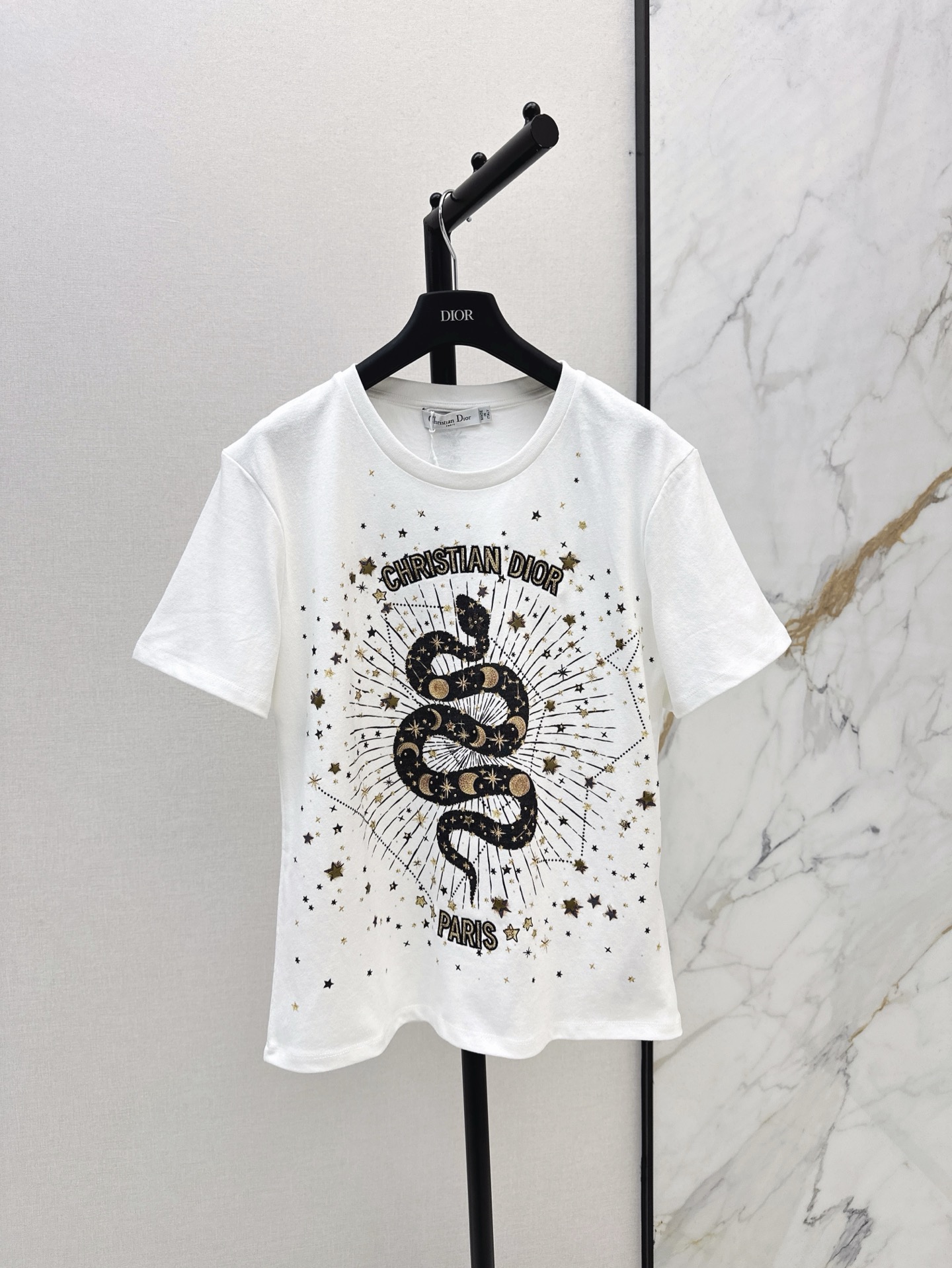 NO:312623,D 25Ss————The latest spring and summer snake pattern printed short-sleeved T-shirt original consistently positioned snake pattern printed classic short-sleeved style, huge versatile and beautiful upper body, a must-have item for daily life Imported pure cotton fabric is breathable and comfortable texture, one color is available in stock sml, T-shirt,tees, t-shirt,alexander wang19860909D 25Ss————春夏最新款蛇纹星星图案印花短袖T恤 原版一致定位蛇纹印花印花 经典的短袖版型 上身巨百搭又好看 日常必备的单品 进口纯棉面料质感透气舒适 一色现货发售sml,,T-shirt,tees，t-shirt,alexander wang,Women's clothing