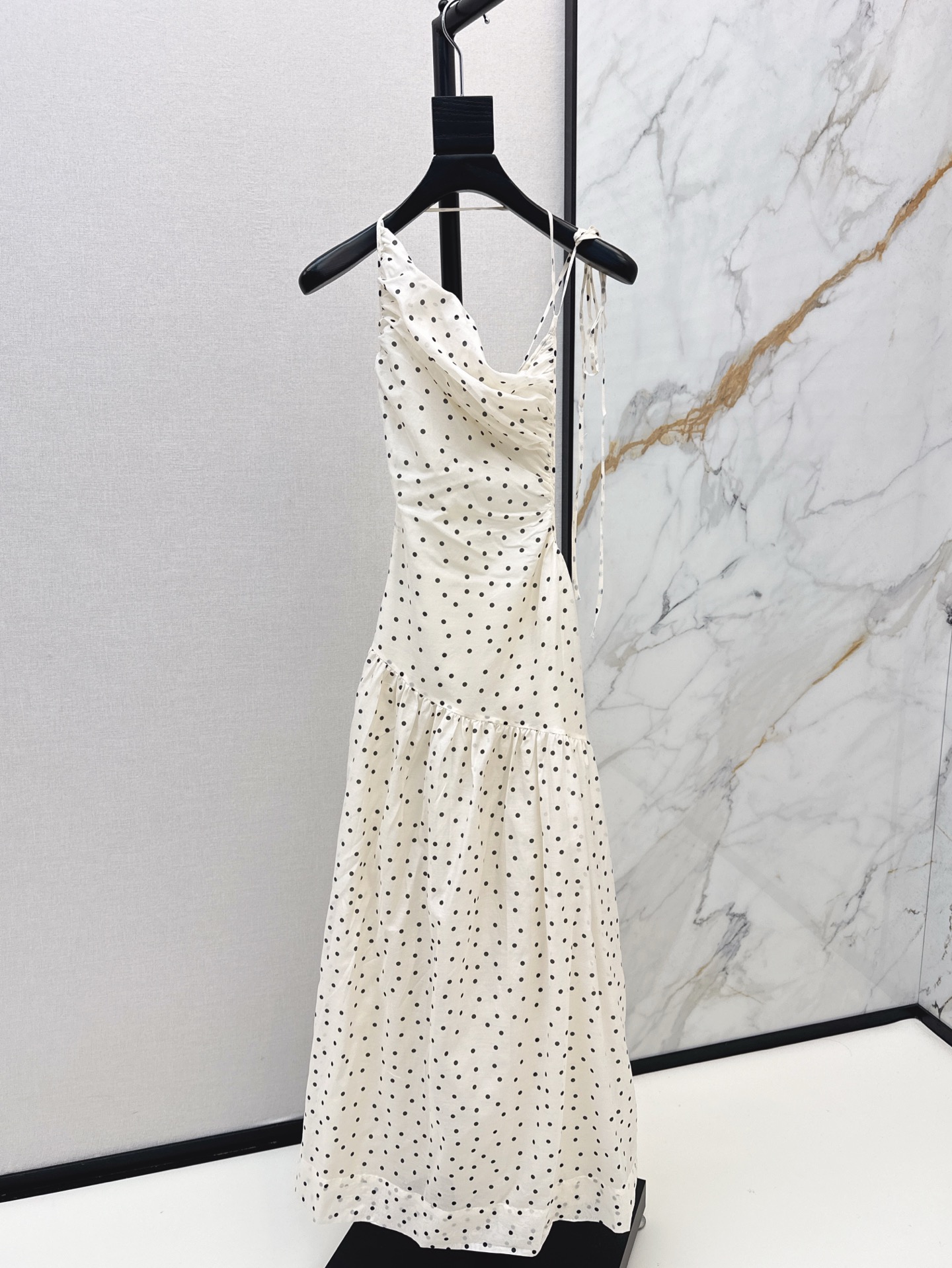 NO:312629,Exclusive first launch, fashionable and niche design, 25Ss————The latest polka dot suspender dress in early spring, a fresh vacation style, romantic and elegant white and rich beauty essentials, imported silk blend fabric, one color for sale in stock xss, skirts, real silk, alexander wang19860909独家首发 时髦小众设计 25Ss———早春最新款波点吊带连衣裙清新的度假风气息 浪漫优雅的白富美必备单品 进口真丝混纺面料 一色现货发售xss,,skirts,real silk,alexander wang,Women's clothing