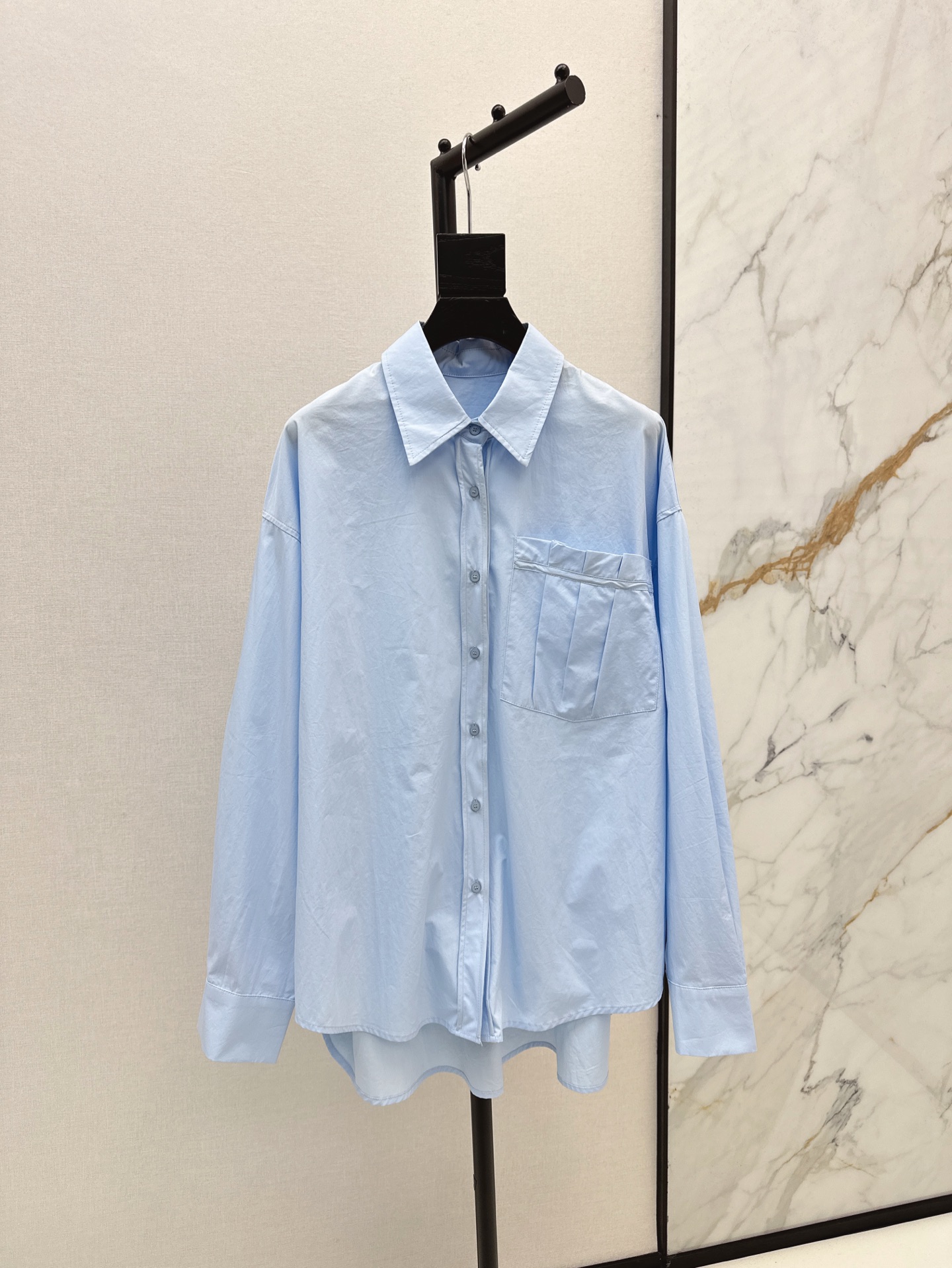 NO:312625,Full of fashionable feeling, fashionable and niche design 25Ss————The latest fresh blue shirt in spring and summer is refreshing and versatile in summer. It is a must-have for everyday high-value appearance. The upper body is very stylish. Casual and stylish. SML is available in stock, Shirts, Alexander wang19860909时髦感拉满 时髦小众设计 25Ss————春夏最新款清新蓝衬衫夏季清爽百搭 日常高颜值出街必备 上身很有范 休闲有型 一色现货发售sml,,shirts,alexander wang,Women's clothing