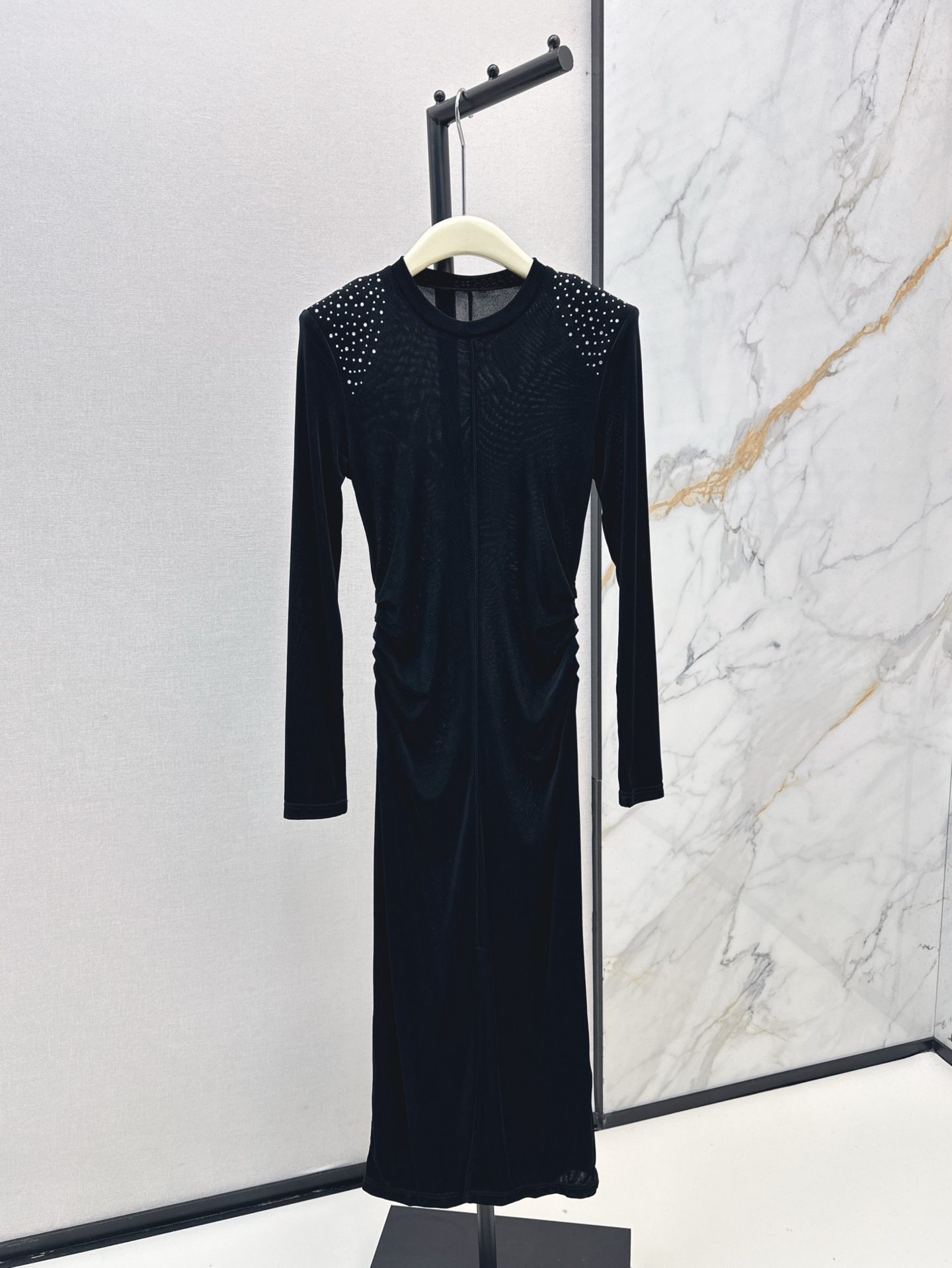 NO:312605,Fashionable niche design 25Ss—————The latest spring and summer styles for long dresses, elastic mesh fabric, casual at home, casual fabric, light and breathable, elastic, very comfortable, shoulder-falling design, waist-length waist-lifting method, irregular slit design, the whole design is in place in one step, simple and practical, one-color spot-on sml, skirts, alexander wang19860909时髦小众设计 25Ss————春夏最新款实穿长款连衣裙 弹力网纱面料 一秒出门的随性 随性面料轻薄透气 带有弹性 非常舒适 落肩设计 腰部采用褶皱收腰做法 下摆不规则开叉设计 整个设计一步到位 简洁实穿 一色现货发售sml,,skirts,alexander wang,Women's clothing