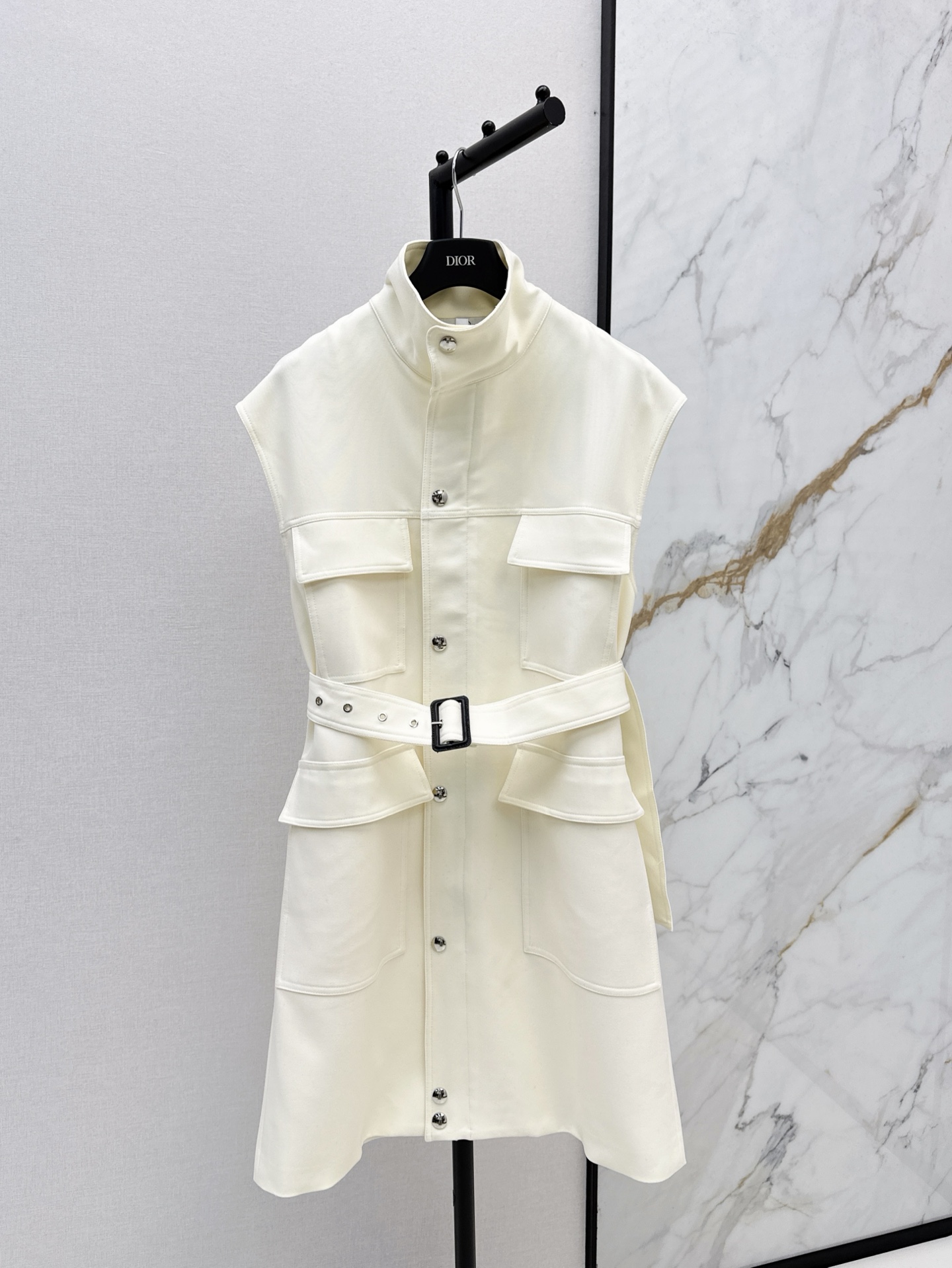 NO:312582,Exclusive first CD 25Ss————The latest model of stand-up vest dress in spring and summer, cool and stylish, very stylish, very stylish, sleeveless three-dimensional waist-hugging, obvious slimming effect on the upper body, particularly elegant and full of high-end feeling. It is OK for daily life or commuting. It is a model that is not picky and very elegant. It is sold in stock sml 883,, skirts, alexander wang19860909独家首发 CD 25Ss————春夏最新款立领马甲连衣裙 飒爽有型 很绝的版型 无袖立体收腰 上身显瘦效果明显 特别显气质 高级感十足 不管是日常或者通勤都OK 属于不挑人又很抬气质的款 一色现货发售sml 883,,skirts,alexander wang,Women's clothing