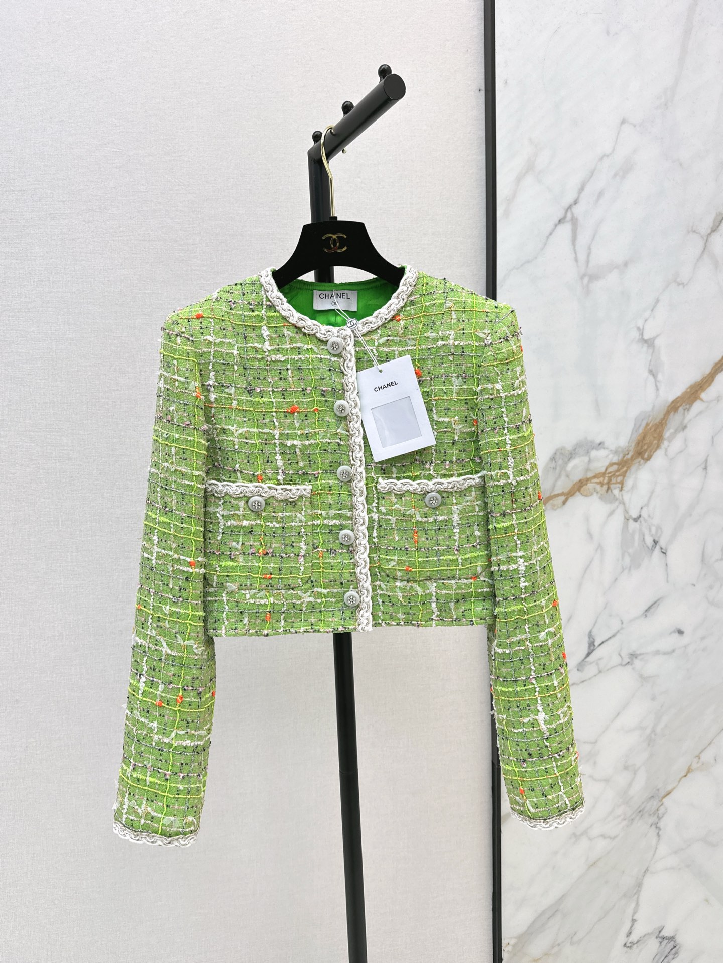 NO:312594,Exclusive model ~ C home 25Ss————The latest spring and summer fruit green braided jacket yb customized braided fabric, which is simply elegant ~ Must-in-app purchase!  Just looking at the photos, you can see the craftsmanship of the entire dress. The contrasting color edges are very exquisite and the exquisite and elegant temperament!  One-sex spot sale sml 9, chanel, jackets & coats, alexander wang19860909独家款～ C家 25Ss————春夏最新款果绿色编织外套yb定制编织面料 简直自带优雅感～必入款！光看照片都能看到整个衣服的工艺感 撞色包边非常精美 精致优雅的气质！一色现货发售sml 9,,chanel,jackets & coats,alexander wang,Women's clothing