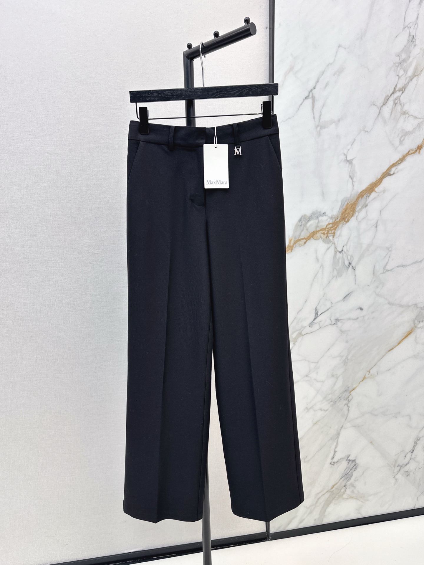 NO:313171,The versatile king Max 25Ss————The latest spring and summer hardware decoration versatile trousers. Whether it is matched with sweaters, sweaters or coats, it can be fully developed. Fashionable online. Simple design. Customized hardware ornaments. Very detailed. Two colors are available for sale in stock. SML, hoodie, sweatshirts, jackets & coats, sweaters, alexander wang.19860909百搭王 Max 25Ss————春夏最新款五金装饰百搭西裤 不管是搭配毛衣卫衣或者外套风衣都能妥妥的出圈 时髦感在线 简约感设计 定制小五金挂饰 很有细节感 两色现货发售sml,,hoodie,sweatshirts,jackets & coats,sweaters,alexander wang,Women's clothing