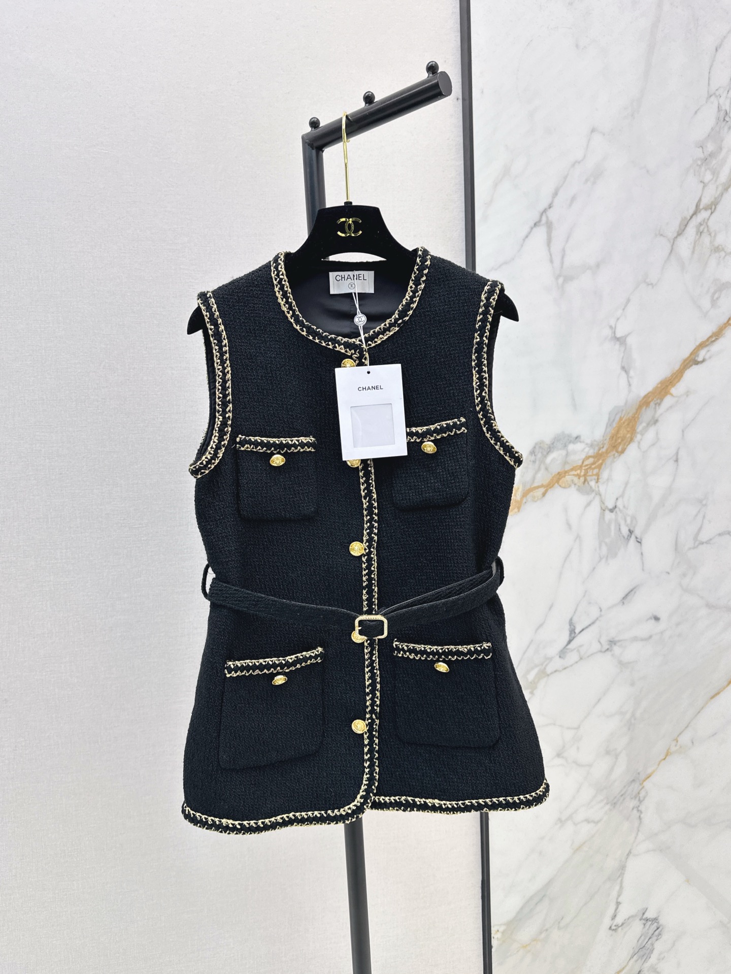 NO:313168,Celebrity temperament C home 25Ss—————The latest vest jacket for spring and summer, good layering helper, perfect match with various T-shirts or shirts, fashionable online, eye-catching style, cool and elegant, delivery belt slim-fitting cut style, two colors are available in stock,,chanel, jackets & coats,shirts,tees,t-shirt,alexander wang19860909名媛气质 C家 25Ss————春夏最新款马甲外套 叠穿好帮手 搭配各种T恤或者衬衫绝绝子 时髦感在线 自带吸睛范 可酷可优雅 配送腰带修身剪裁版型 两色现货发售s,,chanel,jackets & coats,shirts,tees，t-shirt,alexander wang,Women's clothing