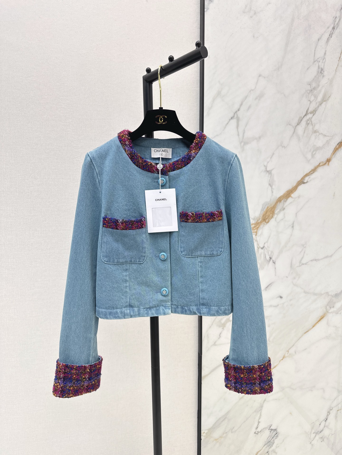 NO:313158,Exclusive model ~ C home 25Ss————The latest spring and summer retro gentle golden style jacket two fabrics contrasting colors to create a retro style fabric. The lines give it a soft atmosphere and easily grasp the atmosphere. A must-have for white and rich beauty~ One color is available for sale in stock sml, chanel, jackets & coats, alexander wang19860909独家款～ C家 25Ss————春夏最新款复古温柔千金风外套两种面料撞色搭配结合打造复古风面料 线条赋予其柔美的气息 轻松拿捏氛围感 白富美必备～一色现货发售sml,,chanel,jackets & coats,alexander wang,Women's clothing