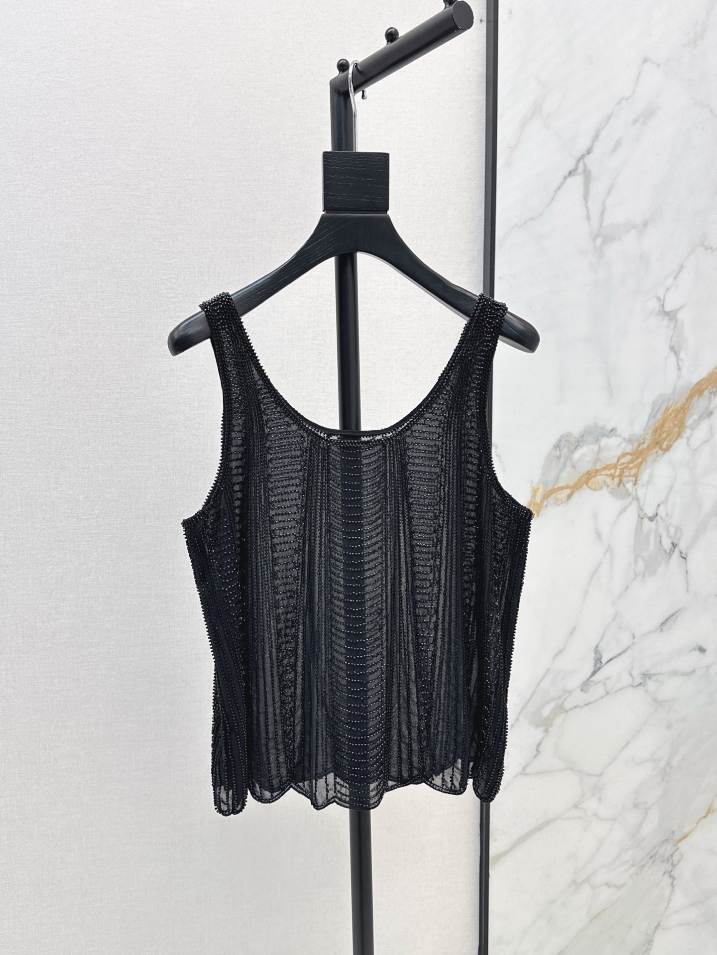 NO:320319,Exclusive first launch, fashionable and niche design 25Ss————The latest heavyweight silk cotton embroidered beaded sleeveless vest rice and apricot color is very beautiful. Customized embroidered fabric, faintly visible and sexy. Both colors are both sized and shipped in stock, alexander wang19860909独家首发 时髦小众设计 25Ss————春夏最新款重磅丝棉刺绣钉珠无袖小背心米杏色很好看 定制的刺绣面料 若隐若现透视小性感 两色均码现货发,,alexander wang,Women's clothing