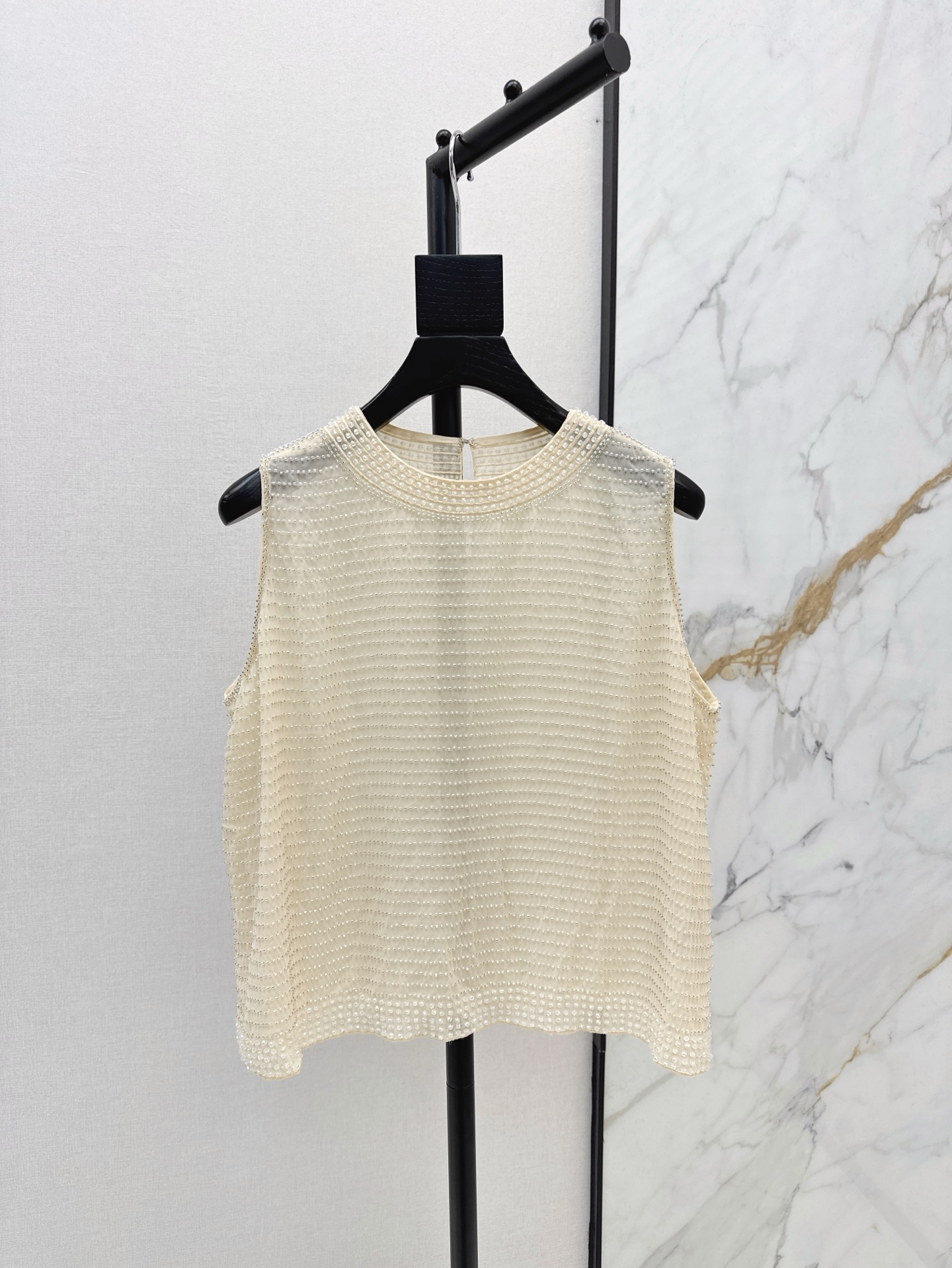 NO:320322,Exclusive first launch, fashionable and niche design 25Ss————The latest heavyweight silk cotton embroidered beaded sleeveless vest rice and apricot color is very beautiful. Customized embroidered fabric, faintly visible and sexy. Two colors are on sale in stock. 9,,alexander wang19860909独家首发 时髦小众设计 25Ss————春夏最新款重磅丝棉刺绣钉珠无袖小背心米杏色很好看 定制的刺绣面料 若隐若现透视小性感 两色现货发售sml 9,,alexander wang,Women's clothing