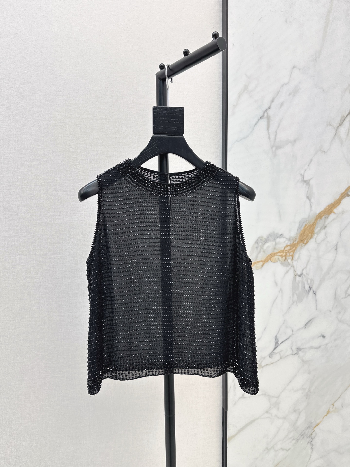 NO:320325,Exclusive first launch, fashionable and niche design 25Ss————The latest heavyweight silk cotton embroidered beaded sleeveless vest rice and apricot color is very beautiful. Customized embroidered fabric, faintly visible and sexy. Two colors are on sale in stock. SML, alexander wang19860909独家首发 时髦小众设计 25Ss————春夏最新款重磅丝棉刺绣钉珠无袖小背心米杏色很好看 定制的刺绣面料 若隐若现透视小性感 两色现货发售sml,,alexander wang,Women's clothing