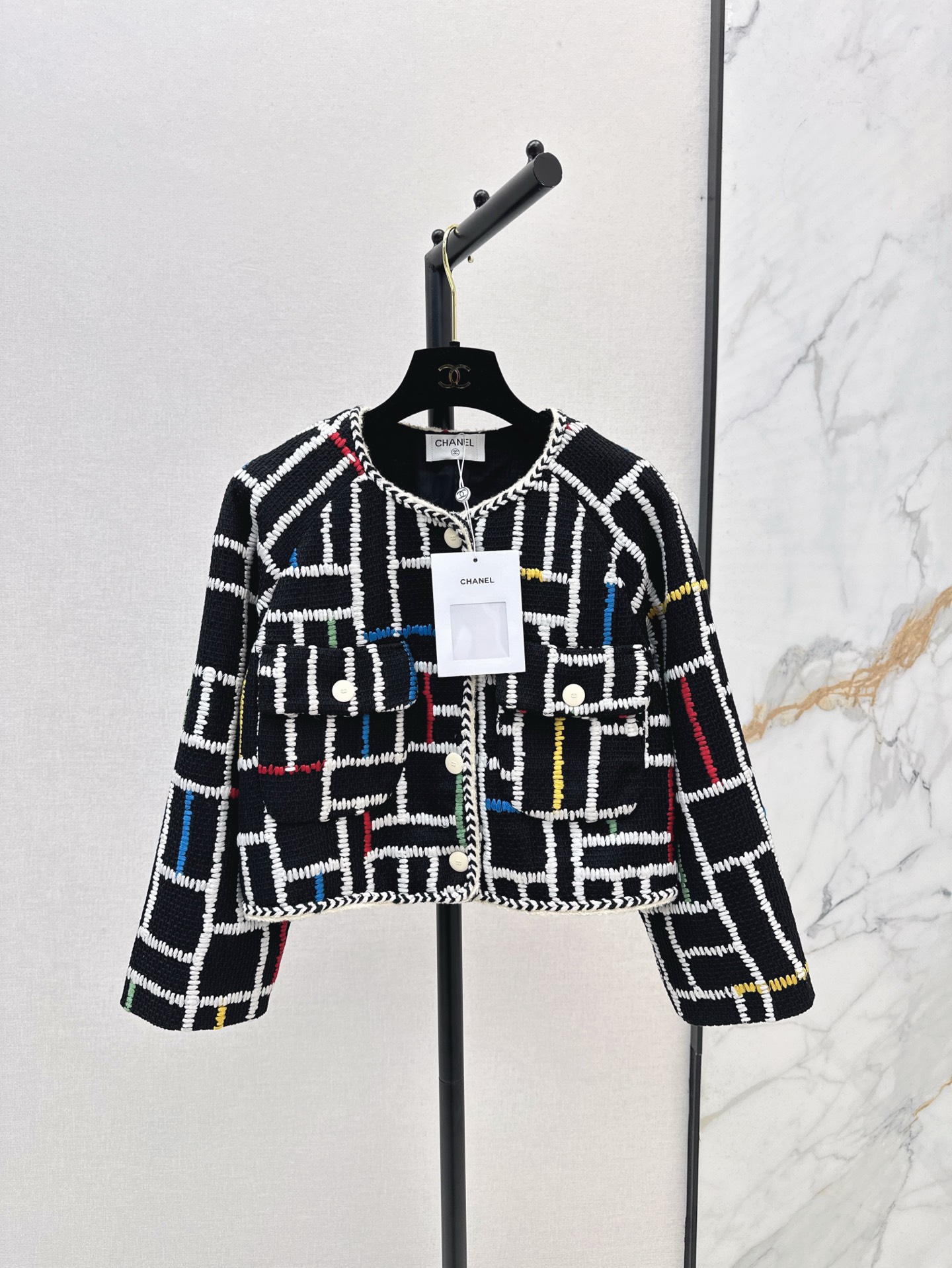 NO:320302,C home 25Ss——————The latest spring and summer contrasting plaid tweed dress jacket YB customized tweed material with high texture. The thick tweed fabric creates a small fragrance style. Overall black background. Combined with yellow, red, blue and green, high-saturation and bright color woven threads are embellished to highlight the pop art style. Elegant and playful. The ready-to-wear braid elements show the high-end socialite style. Regular tailoring temperament and fashionable. One-color spot-on sml, chanel, jackets & coats, alexander wang19860909C家 25Ss—————春夏最新款撞色格纹粗花呢洋装外套yb定制粗毛呢材质 质感上乘 粗花毛呢面料塑造小香风典范 整体黑色底色 夹杂黄红蓝绿等高饱和跳脱亮色织线作为点缀 彰显波普艺术风格 雅致不失俏皮感 成衣编织元素尽显高级名媛风格 常规剪裁气质时髦 一色现货发售sml,,chanel,jackets & coats,alexander wang,Women's clothing