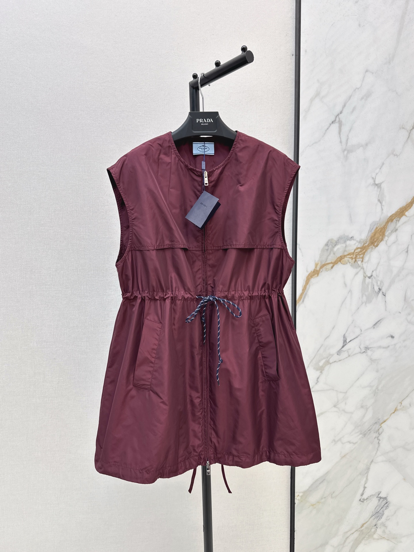 NO:320303,Exclusive first release PD 25Ss————The latest drawstring waist design nylon dress in spring and summer, heavy industry skirt, must-have for sweet and cool girls when going out on the street, using technology cloth nylon fabric, waist design with drawstring, back triangular mark decoration, top body with a handsome feeling, one color is available for sale in stock sml 9,, skirts, alexander wang19860909独家首发 PD 25Ss————春夏最新款抽绳收腰设计尼龙连衣裙 重工款裙子 日常出街甜酷女孩必备 采用科技布尼龙面料 腰部采用抽绳设计 后背三角标装饰 上身自带帅气感 一色现货发售sml 9,,skirts,alexander wang,Women's clothing