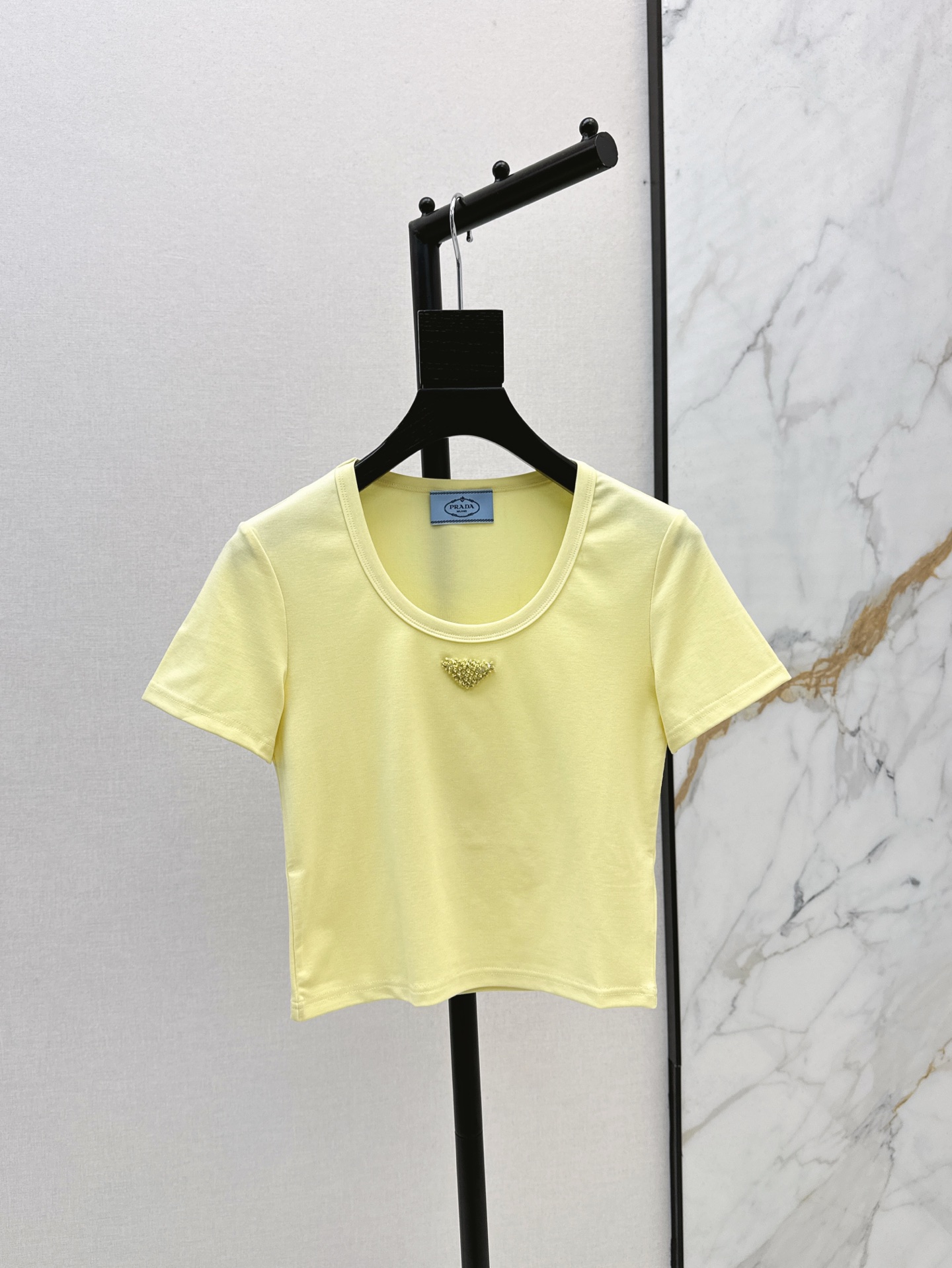 NO:320714,Recommended single models PD 25Ss————The latest spring and summer candy color slim T-shirt fashionable and exquisite items. The front shoulder slim short style cut creates a minimalist Italian high-end feeling. Imported combed pure cotton fabric. Excellent texture. The classic style is not picky. Four colors are available for sale in stock. SML, tees, t-shirt, alexander wang19860909爆单款推荐 PD 25Ss————春夏最新款糖果色系修身T恤时髦精单品 正肩修身小短款版型剪裁打造意式极简的高级感 进口精梳纯棉面料 质感超赞 经典版型不挑人 四色现货发售sml,,tees，t-shirt,alexander wang,Women's clothing