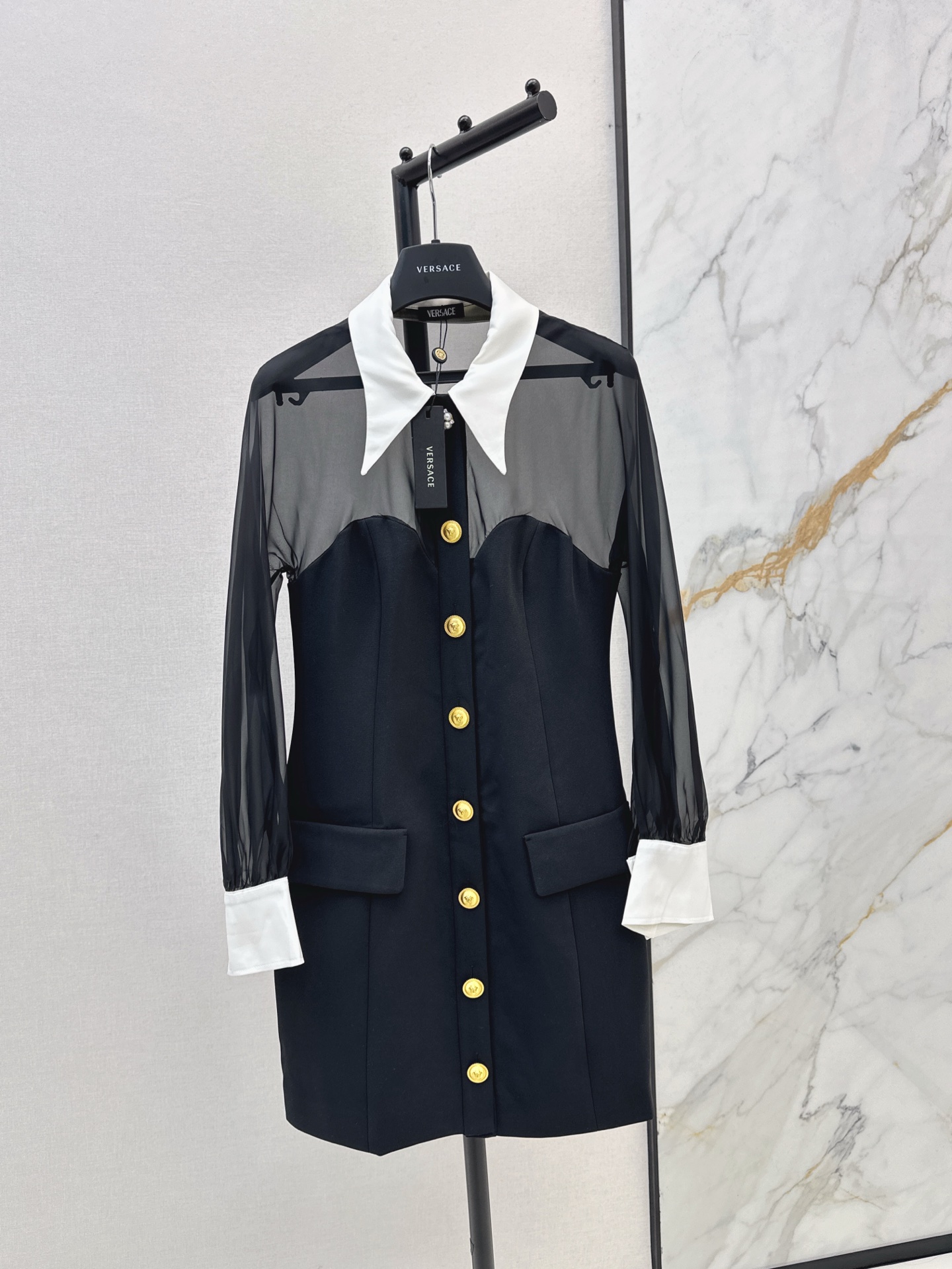 NO:320699,The temperament of the chaebol Bal 25Ss—————The latest style of early spring splicing, three-dimensional waist-hugging dress style, super cut style, splicing, slightly transparent fabric, little sexy, faintly visible~ A simple and atmospheric row of gold buckles, the style is well decorated with waist-hugging and well inclusive. One-color spot sml 893,, skirts, alexander wang19860909财阀千金气质 Bal 25Ss————早春最新款拼接做法立体收腰连衣裙款超级赞的剪裁版型 拼接微透面料小心机做法 若隐若现的小性感～ 简洁大气的一排金扣装饰 版型收腰很好的修饰腰型又有很好的包容性 一色现货发售sml 893,,skirts,alexander wang,Women's clothing