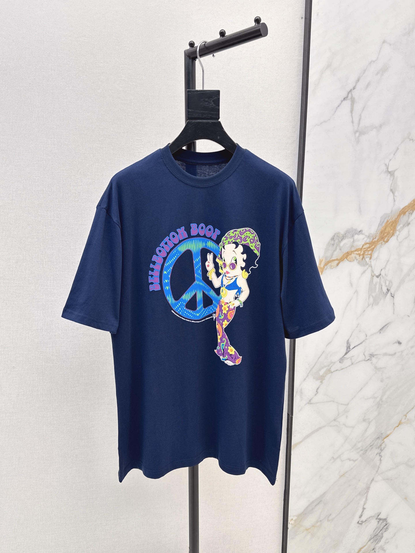 NO:321099,Fashionable niche design 25Ss————The latest cartoon pattern printed casual T-shirt quality comfortable and high-end four seasons evergreen pattern imported machine printing age-reducing artifact Two colors on sale in stock sml, tees, t-shirt, alexander wang19860909时髦小众设计 25Ss————春夏最新款卡通图案印花休闲大T恤品质手感舒适高级 四季常青款 图案进口机印花 减龄神器 两色现货发售sml,,tees，t-shirt,alexander wang,Women's clothing