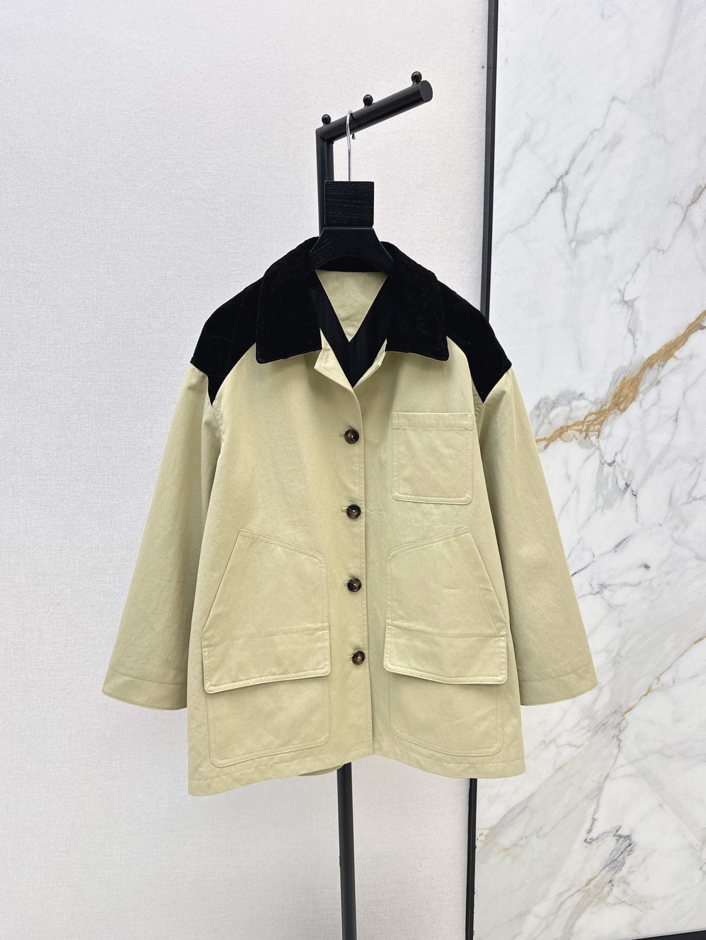 NO:321108,Exclusive first release BV 25Ss————The latest spliced ​​reverse velvet leather loose-silhouette windbreaker jacket in early spring, the best leather windbreaker item of this season. The collar is knitted, the design is simple and full of tone, and the style is not picky and versatile and fashionable!  One-size spot sale sml, bottega veneta, jackets & coats, alexander wang19860909独家首发 BV 25Ss————早春最新款拼接反绒皮宽松廓形风衣外套本季度最佳皮风衣单品 领子采用编织工艺 设计简约腔调十足 版型不挑人百搭又时髦！一色现货发售sml,,bottega veneta,jackets & coats,alexander wang,Women's clothing