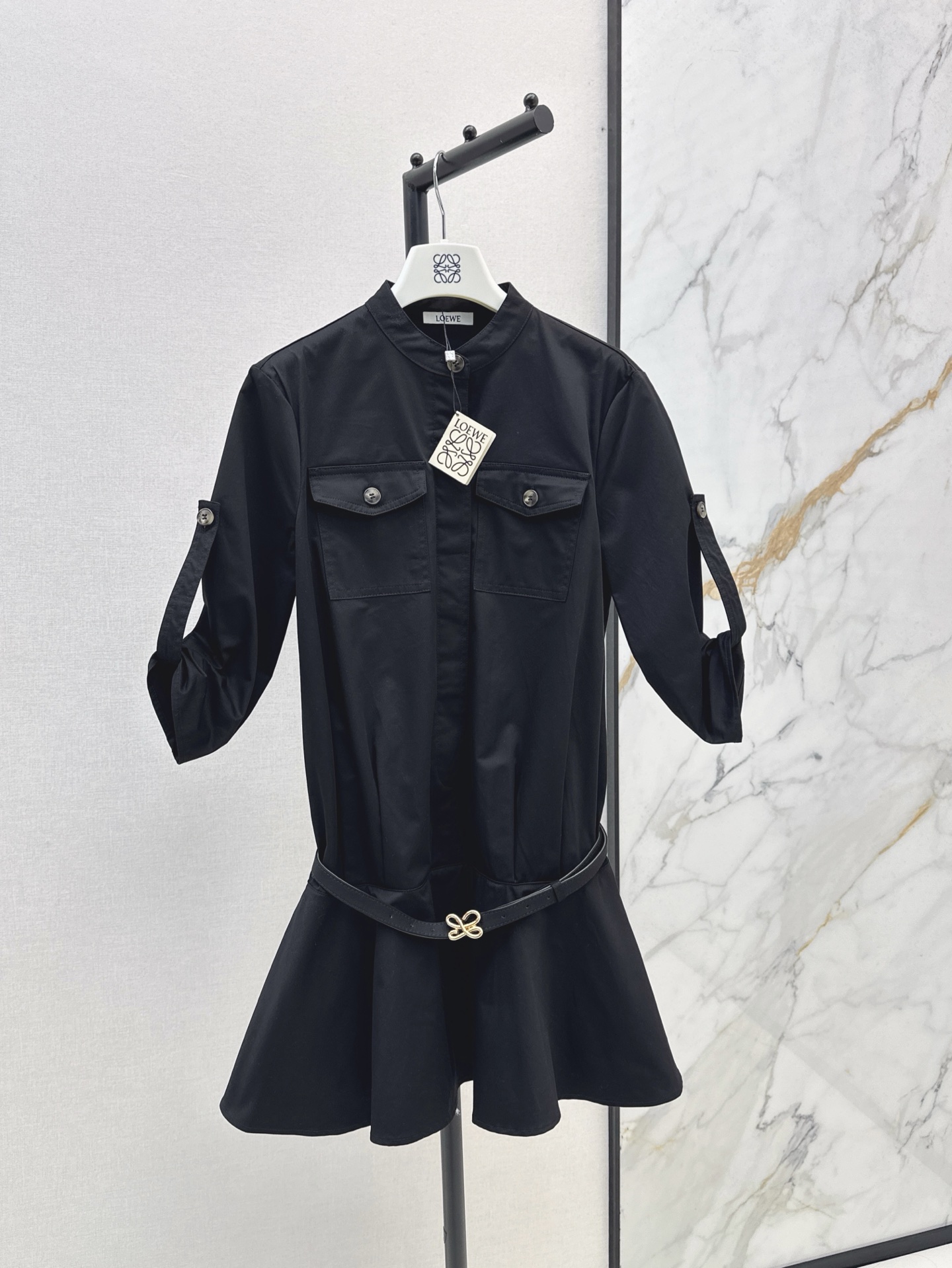 NO:322102,Loe 25Ss—————The latest spring and summer belt shirt dress custom twill silk material, breathable texture, comfortable and easy to wear, shirt dress tailoring, use tailoring and details to enhance the sense of exquisiteness, cuff folding buckle design full of workwear, use custom letter belt to modify the overall line, two colors are available in stock, sm, loewe, skirts, shirts, alexander wang19860909Loe 25Ss————春夏最新款腰带衬衫连衣裙定制斜纹绵绸材质 质感透气 舒适好穿 衬衣连衣裙剪裁 利用剪裁和细节提升精致感 袖口翻折带扣设计工装感满满 利用定制字母腰带修饰整体线条 两色现货发售sm,,loewe,skirts,shirts,alexander wang,Women's clothing