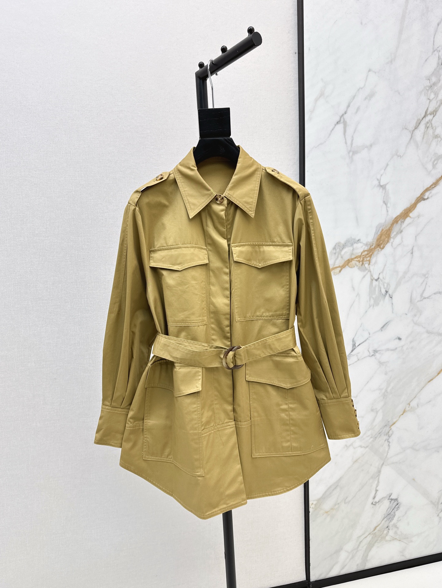 NO:322111,310SL 25Ss————The latest handsome workwear dress in spring and summer, retro khaki color, with a workwear style, with a sense of handsomeness, very cool, a skirt that can be added for all occasions. The H-style tailoring is paired with belts to slim waist, and divides the body proportions of 37. One-color spot-on sml, loro piana, skirts, alexander wang19860909310SL 25Ss————春夏最新款帅气工装风连衣裙复古的卡其色 有种工装风的感觉 自带帅气感 很拉风 是各种场合都能加分的裙子 H版型剪裁搭配了皮带收腰显瘦 分割三七身材比例 一色现货发售sml,,loro piana,skirts,alexander wang,Women's clothing