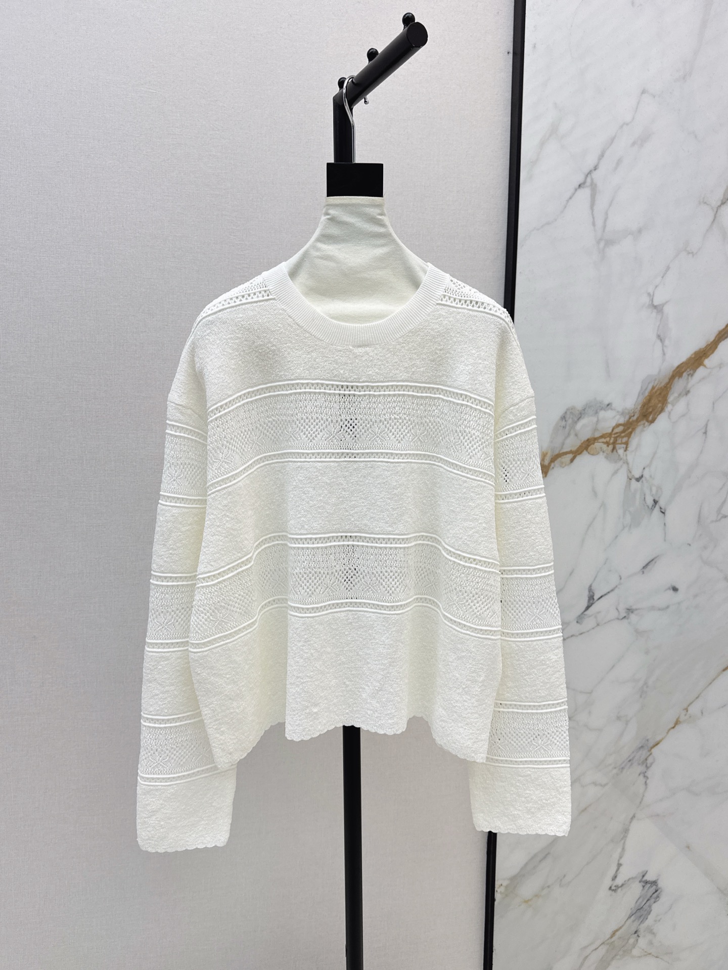 NO:323177,Bal 25Ss———The latest spring and summer micro-transparent hollow sweater with a retro elegant temperament. Selected yarns are skin-friendly and breathable. Special washing process is awesome!  The style of the portable is simple and detailed. It is casual and high-end with jeans. It is available in stock. sml, jeans, alexander wang19860909Bal 25Ss————春夏最新款微透镂空针织衫 自带复古的优雅气质 精选纱线亲肤透气 特殊洗水工艺处理手感一级棒！随身的版型简约有细节美 搭配牛仔裤休闲高级 一色现货发售sml,,jeans,alexander wang,Women's clothing