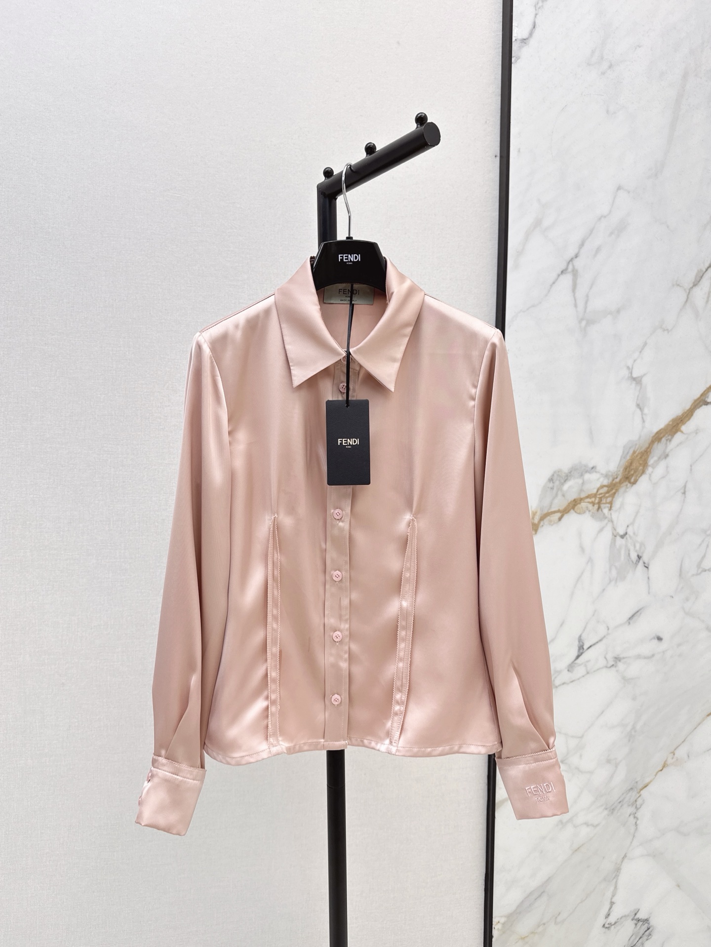 NO:323741,Exclusive first release FD 25Ss————The latest spring and summer champagne powder silk acetate shirt cuff logo embroidery pattern simple and low-key, slim fit style not picky for people, super slim, elegant and intellectual and mature style, one-color spot on sale sml, shirts, alexander wang19860909独家首发 FD 25Ss————春夏最新款香槟粉醋酸丝衬衫袖口徽标logo刺绣图案简约低调 修身版型不挑人上身超显瘦 优雅知性轻熟风 一色现货发售sml,,shirts,alexander wang,Women's clothing