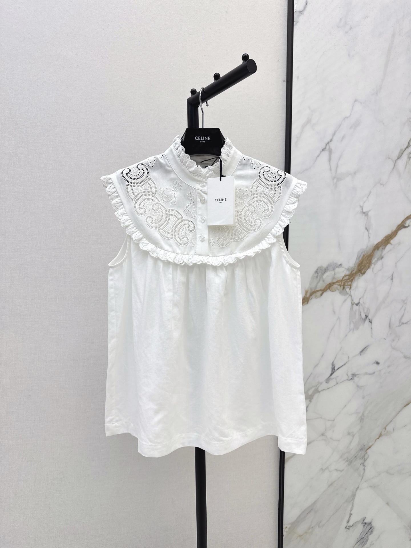 NO:325866,Exclusive model ~ CE 25Ss————The latest custom logo embroidered lace small standing collar cotton and linen sleeveless shirt retro literary style exclusively developed Arc de Triomphe hollow embroidery low-key luxury baby face pattern age-reducing effect plus points~~ Refreshing breathable linen fabric One-color spot sale sml, Shirts, alexander wang19860909独家款～ CE 25Ss————春夏最新款定制logo绣花花边小立领棉麻无袖衬衫复古文艺风 独家开发凯旋门镂空刺绣低调奢华 娃娃脸版型减龄效果加分～～ 清爽透气亚麻面料 一色现货发售sml,,shirts,alexander wang,Women's clothing