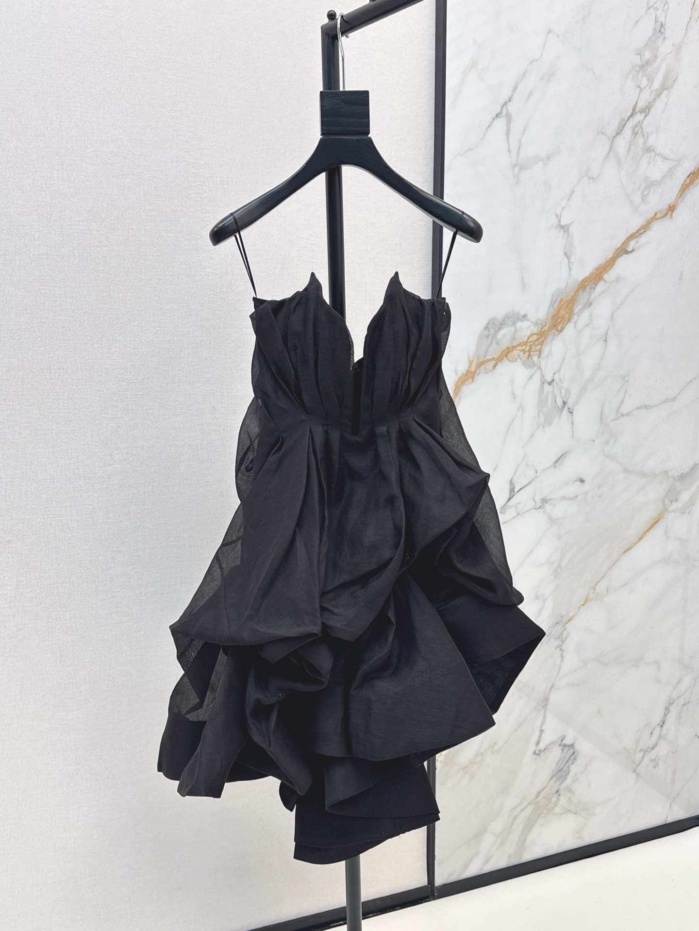 NO:326444,Exclusive first release Zimmen-M 25Ss—————The latest deep V-neck suspender dress in early spring, elegant and fresh vacation style, romantic and elegant white and rich beauty essentials, imported linen fabric, one color spot on sale smlx, skirts, alexander wang19860909独家首发 Zimmen-M 25Ss————早春最新款深V领吊带连衣裙淡雅清新的度假风气息 浪漫优雅的白富美必备单品 进口亚麻面料 一色现货发售smlx,,skirts,alexander wang,Women's clothing